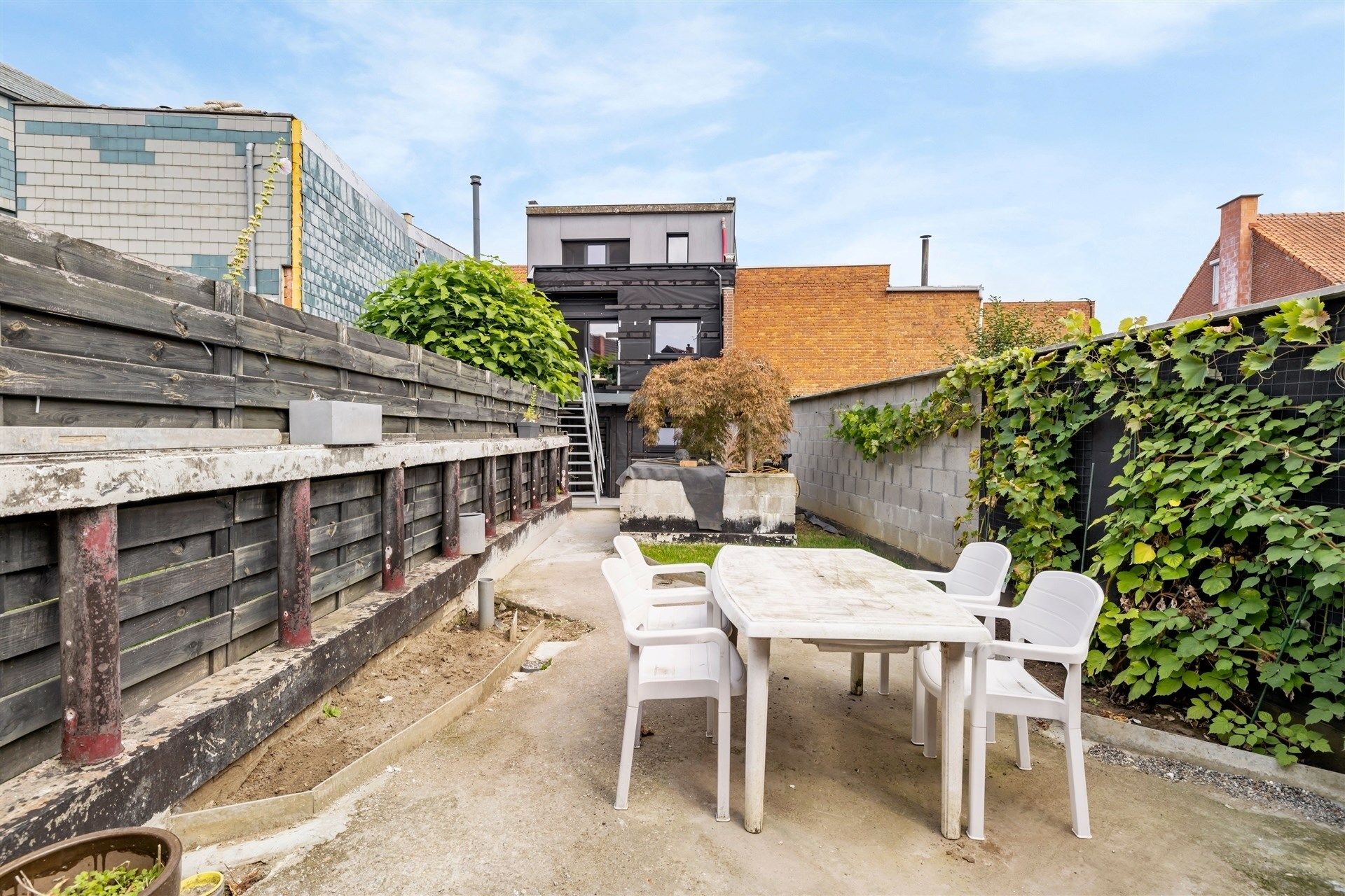 Instapklare bel-étage woning met grote garage en zonnig tuintje gelegen in een doodlopende woonstraat foto 21