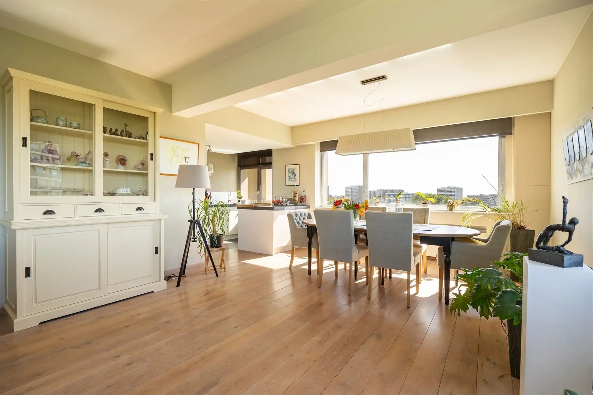 Drieslaapkamerappartement met uniek uitzicht! foto 4