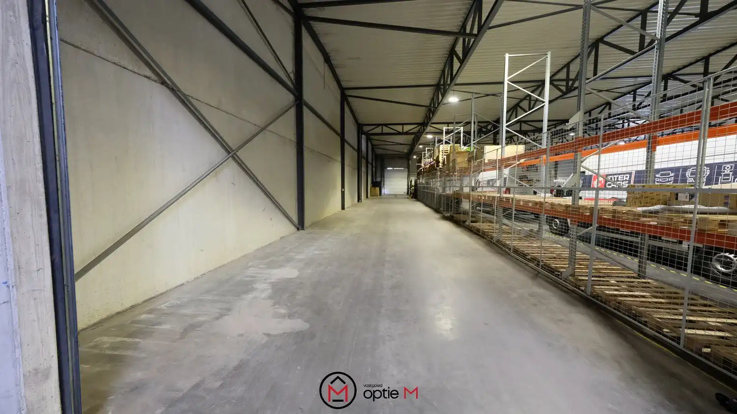 Centraal gelegen magazijn met buitenopslag - Klaverblad foto 9