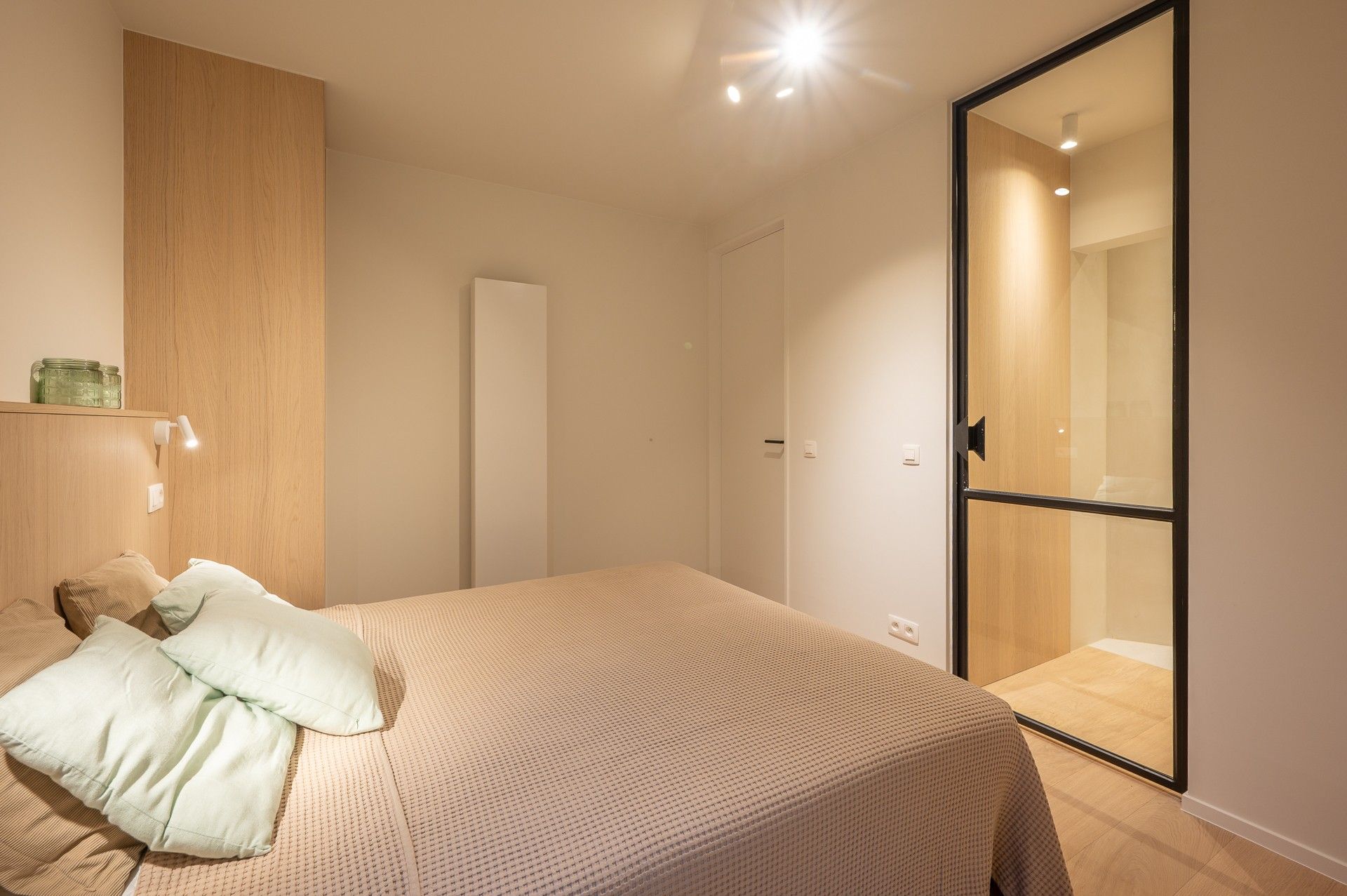 Luxueus gerenoveerd appartement met frontaal zeezicht in Heist foto 16