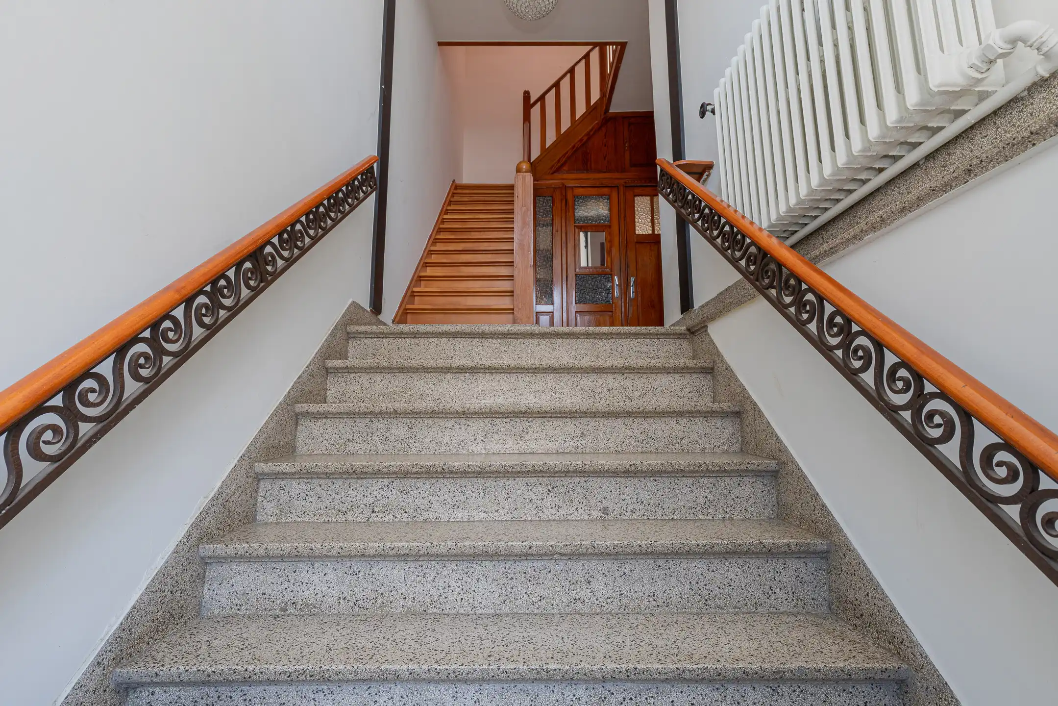 WETTEREN - Karaktervolle woning met 3 kamers in het centrum foto 2