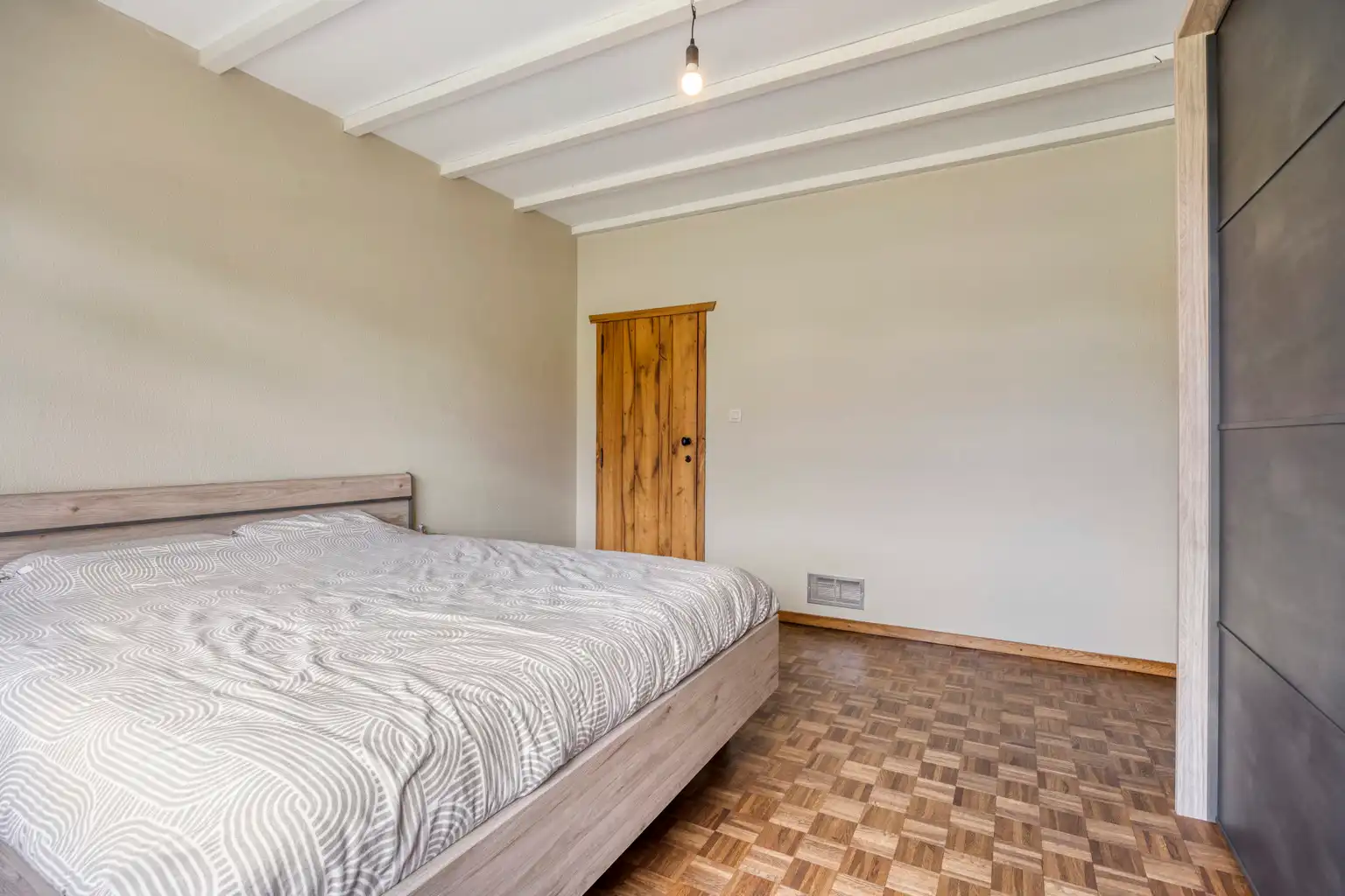 Ruime laagbouwwoning op 1806m² met omheinde tuin foto 15