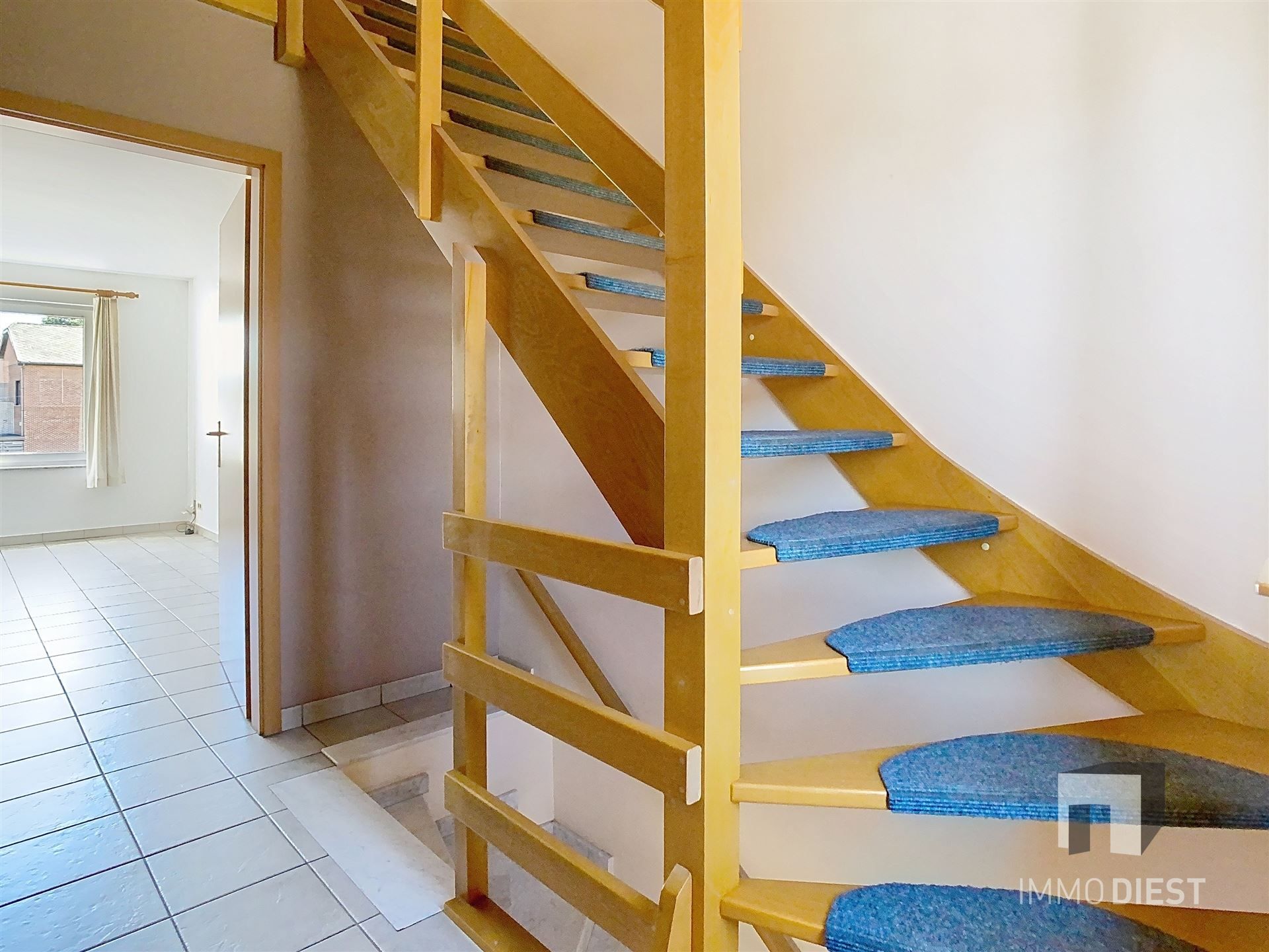 Triplex met 2 slaapkamers en inpandige garage foto 9