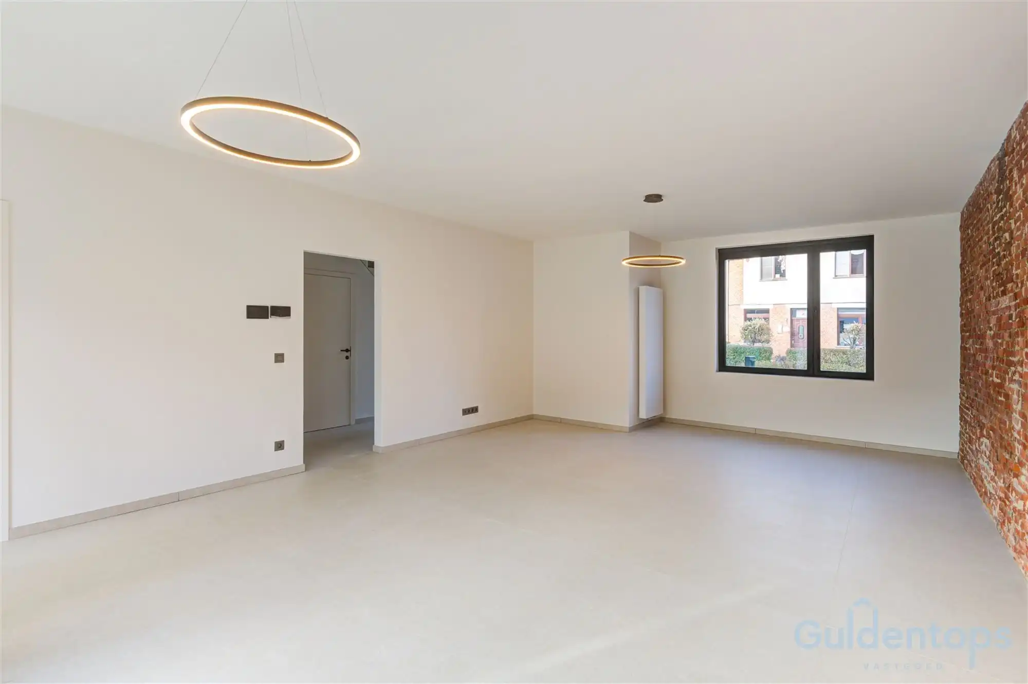 knappe, vernieuwde gezinswoning met tuin in hartje Berchem foto 5