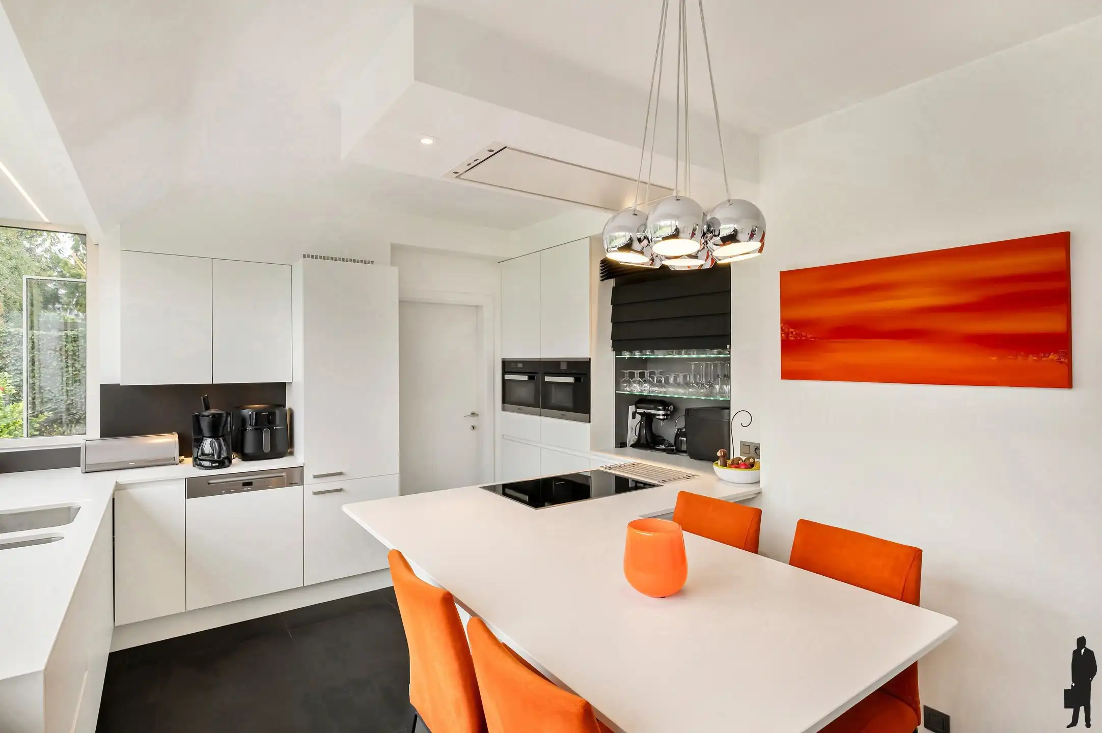 Instapklare woning met 3 slaapkamers en bureauruimte op toplocatie te Leest. foto 8