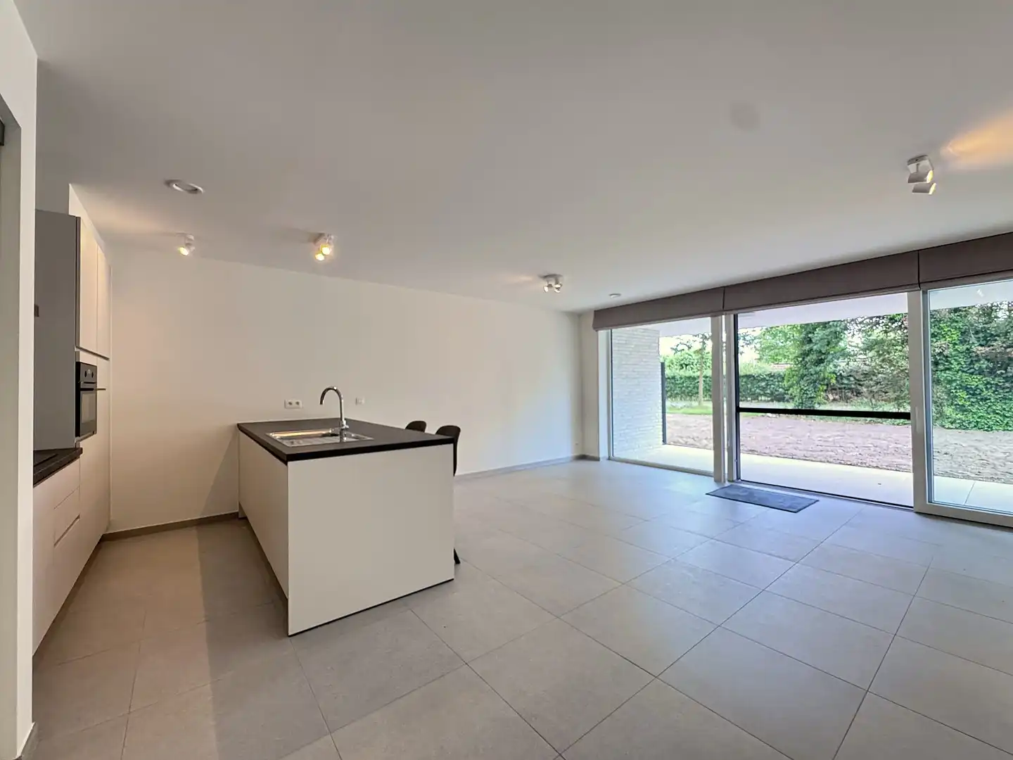 Prachtig nieuwbouwappartement met groot terras en tuin! (prijs inclusief garagebox en syndickosten) foto 6