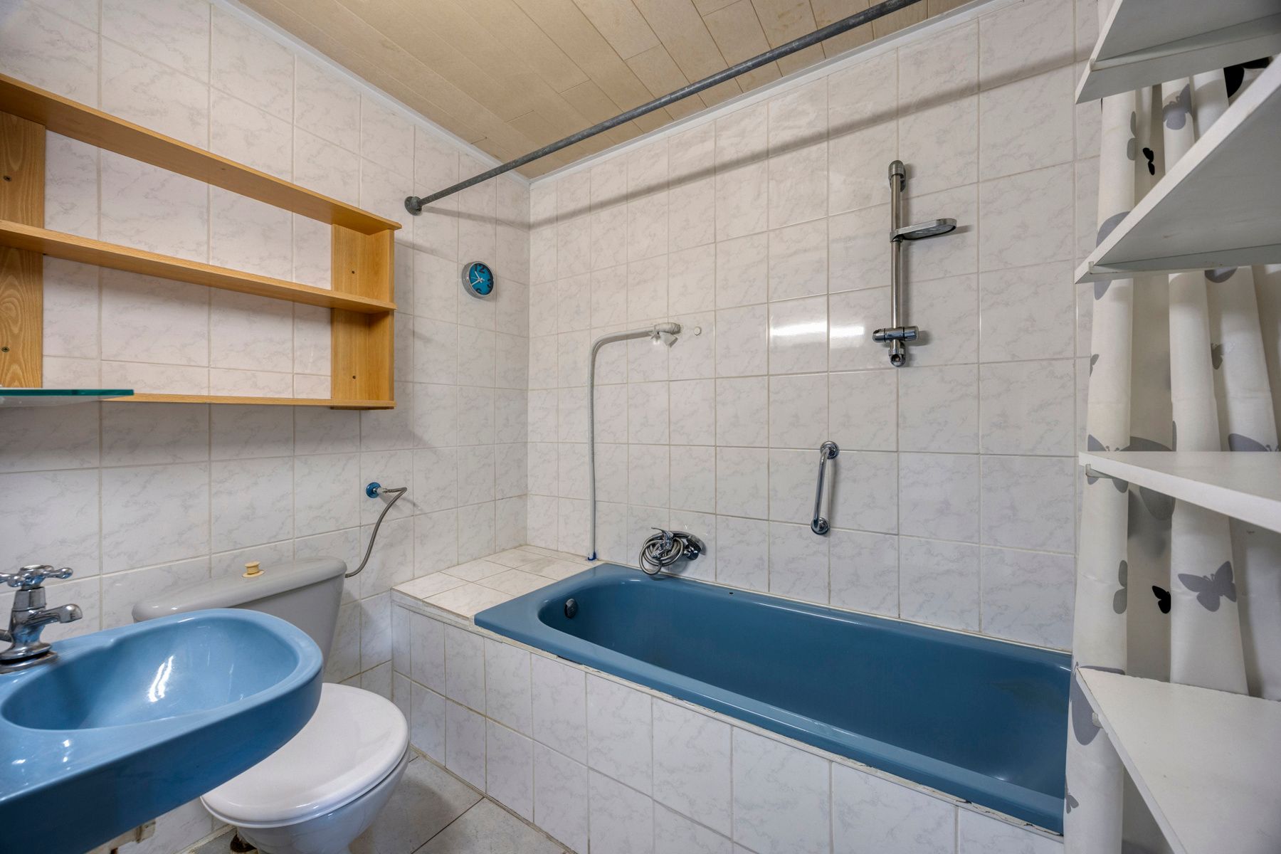 Charmante te renoveren woning met tuin foto 9