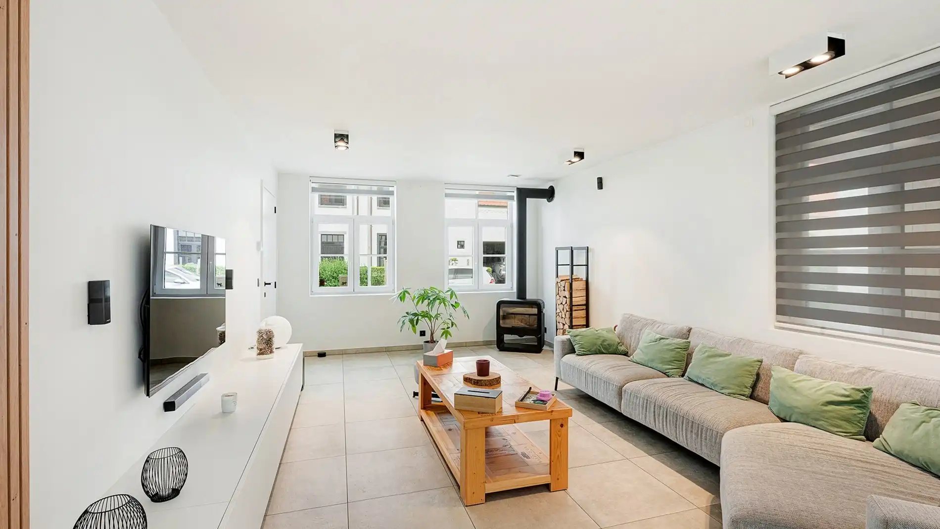 Recente woning met parking en tuin te Moerkerke-Damme foto 7