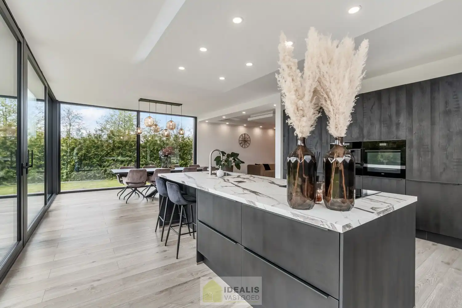 EEN BIJZONDER RIANTE WONING VAN MAAR LIEFST 302M² WOONOPPERVLAKTE OP EEN KNAP PERCEEL VAN 5A 90CA. foto 27