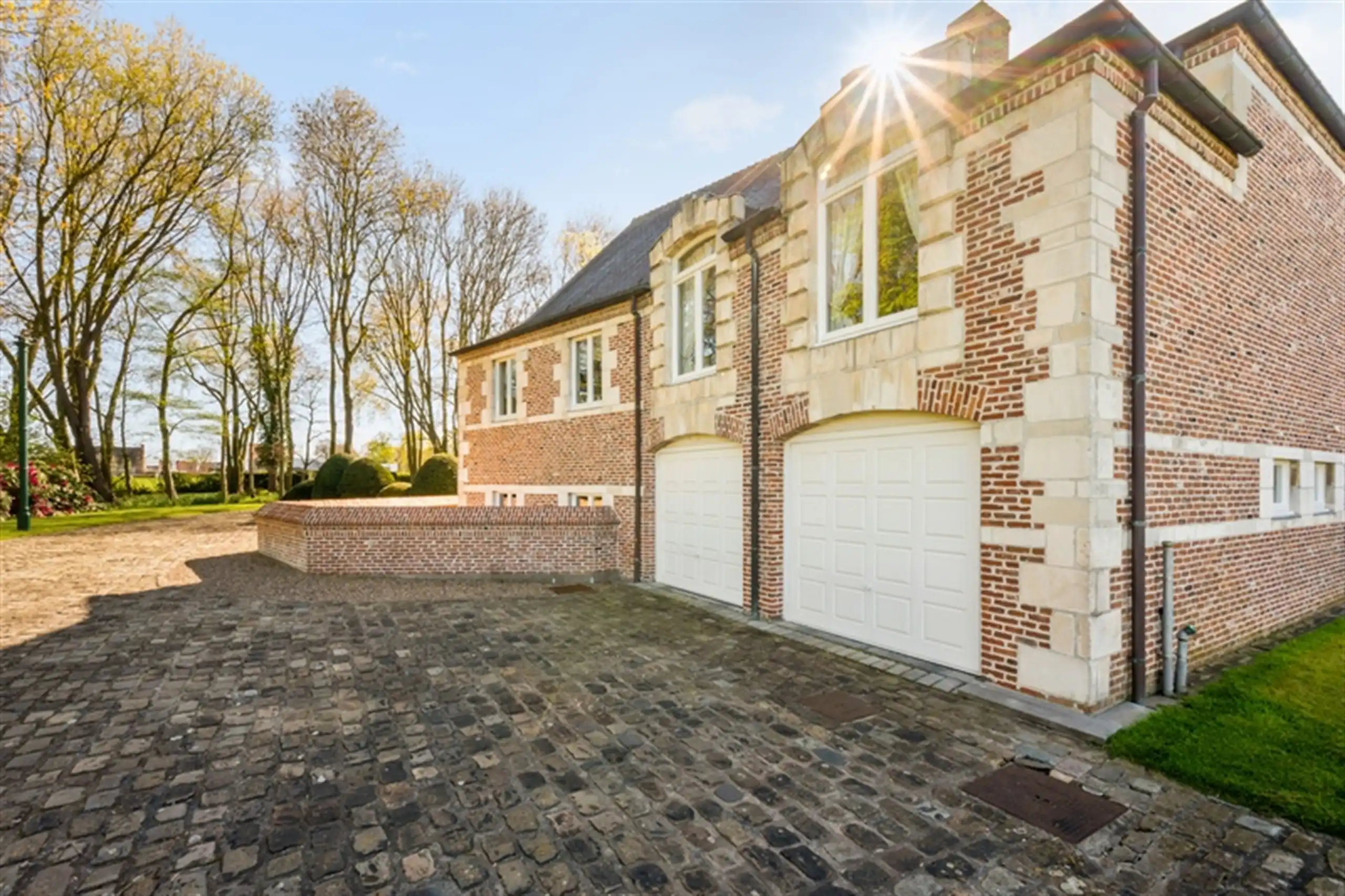 Exclusieve villa met bos, zicht  en  unieke geschiedenis! foto 2