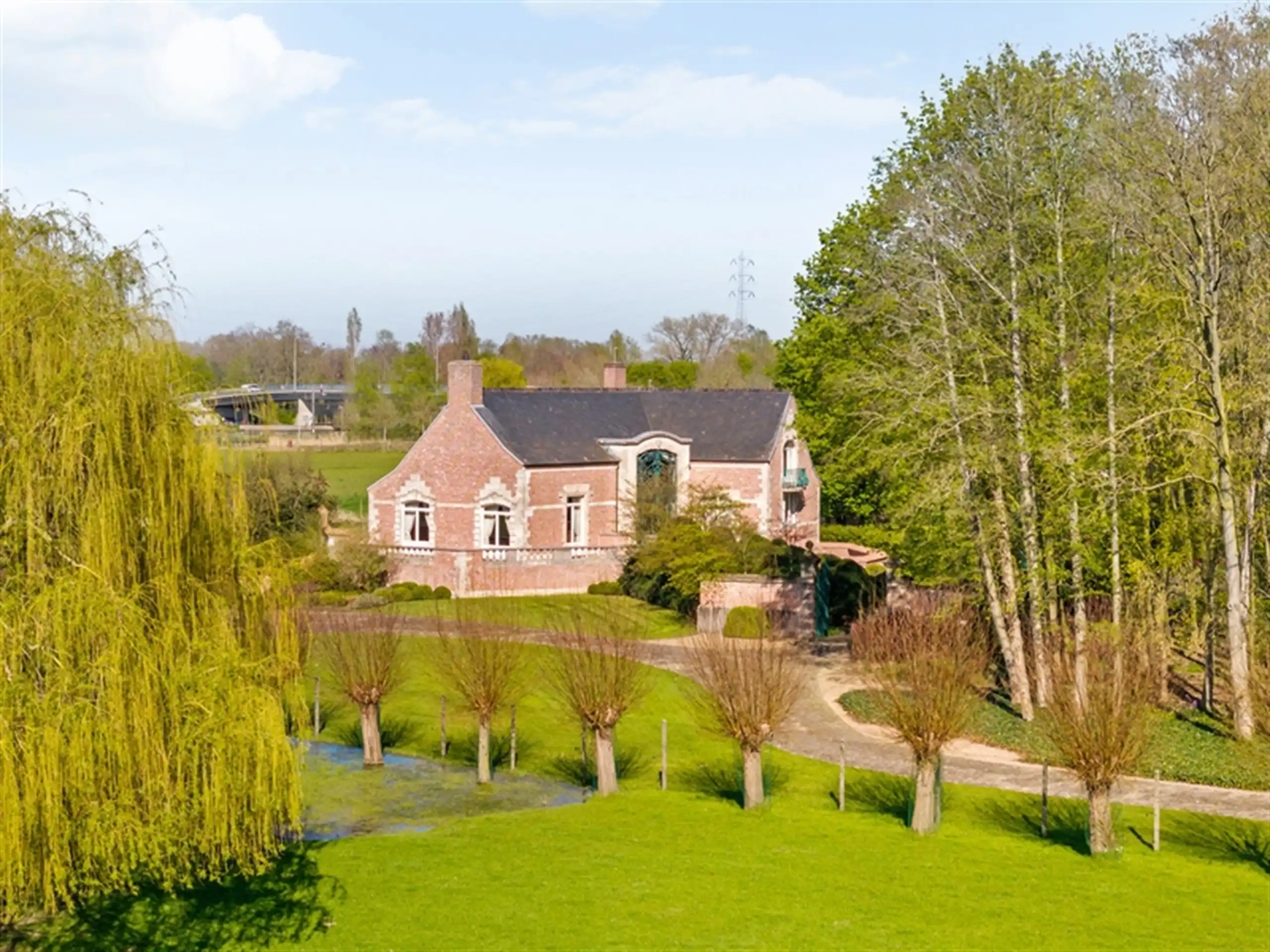 Exclusieve villa met bos, zicht  en  unieke geschiedenis! foto 2