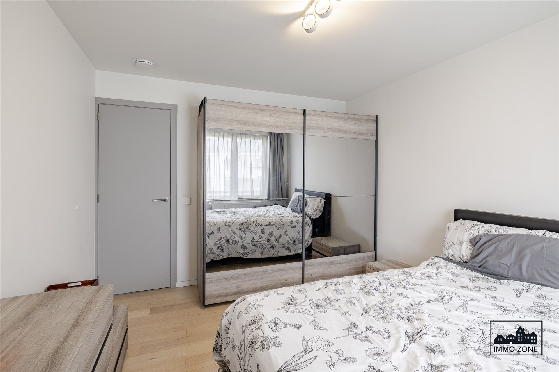Recent gebouwd 2- slaapkamer appartement met 2 autostaanplaatsen foto 6