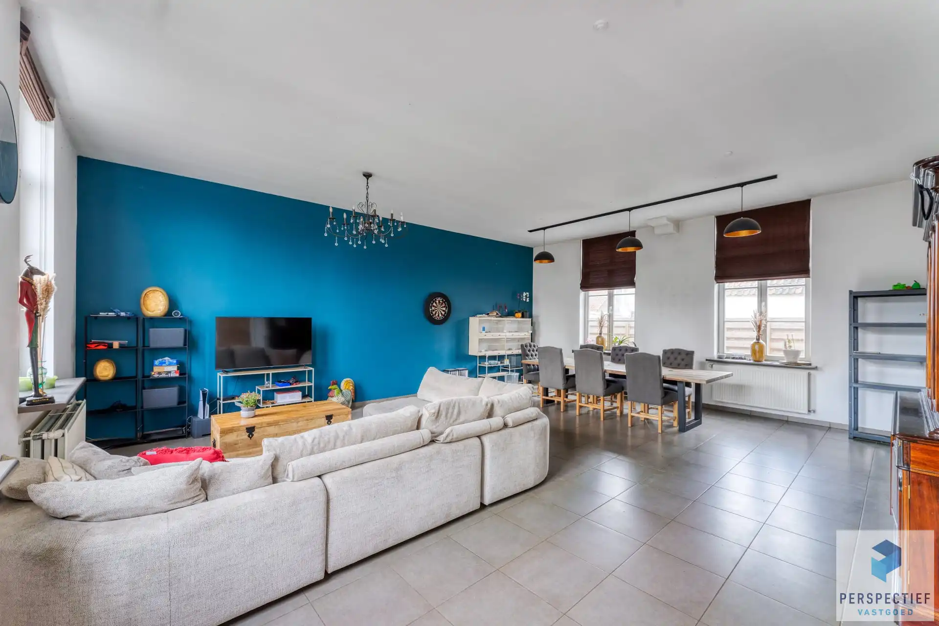 Ruime gerenoveerde woning met tuin & 2 privatieve autostaanplaatsen foto 4