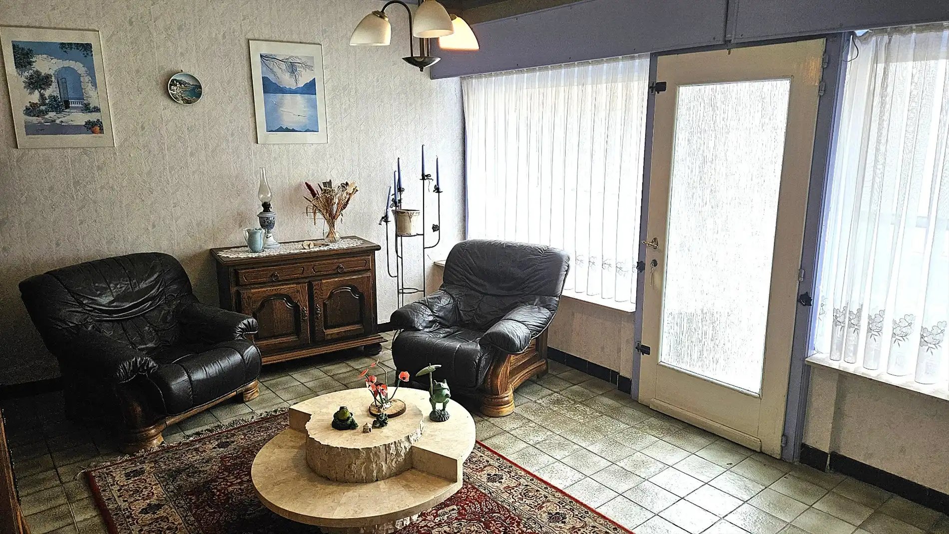 Ruime en stevige op te frissen woning met 4 slk, garage en tuin (met bijgebouw)  foto 6