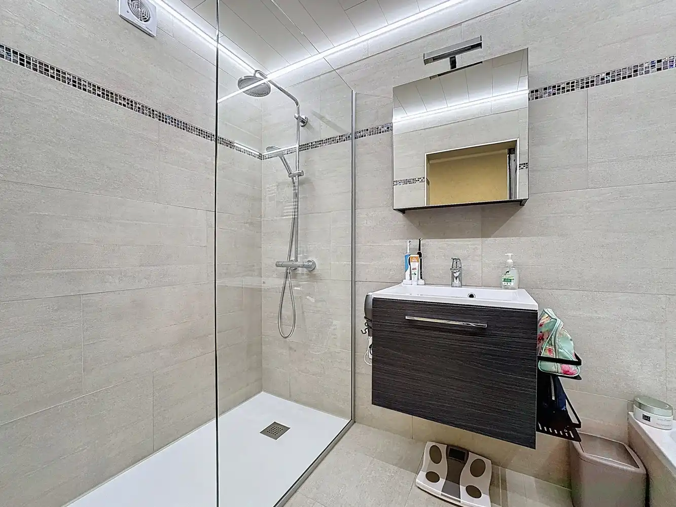 Instapklare, eigentijdse en energiezuinige bungalow met 3 slaapkamers, tuin en inpandige garage foto 21