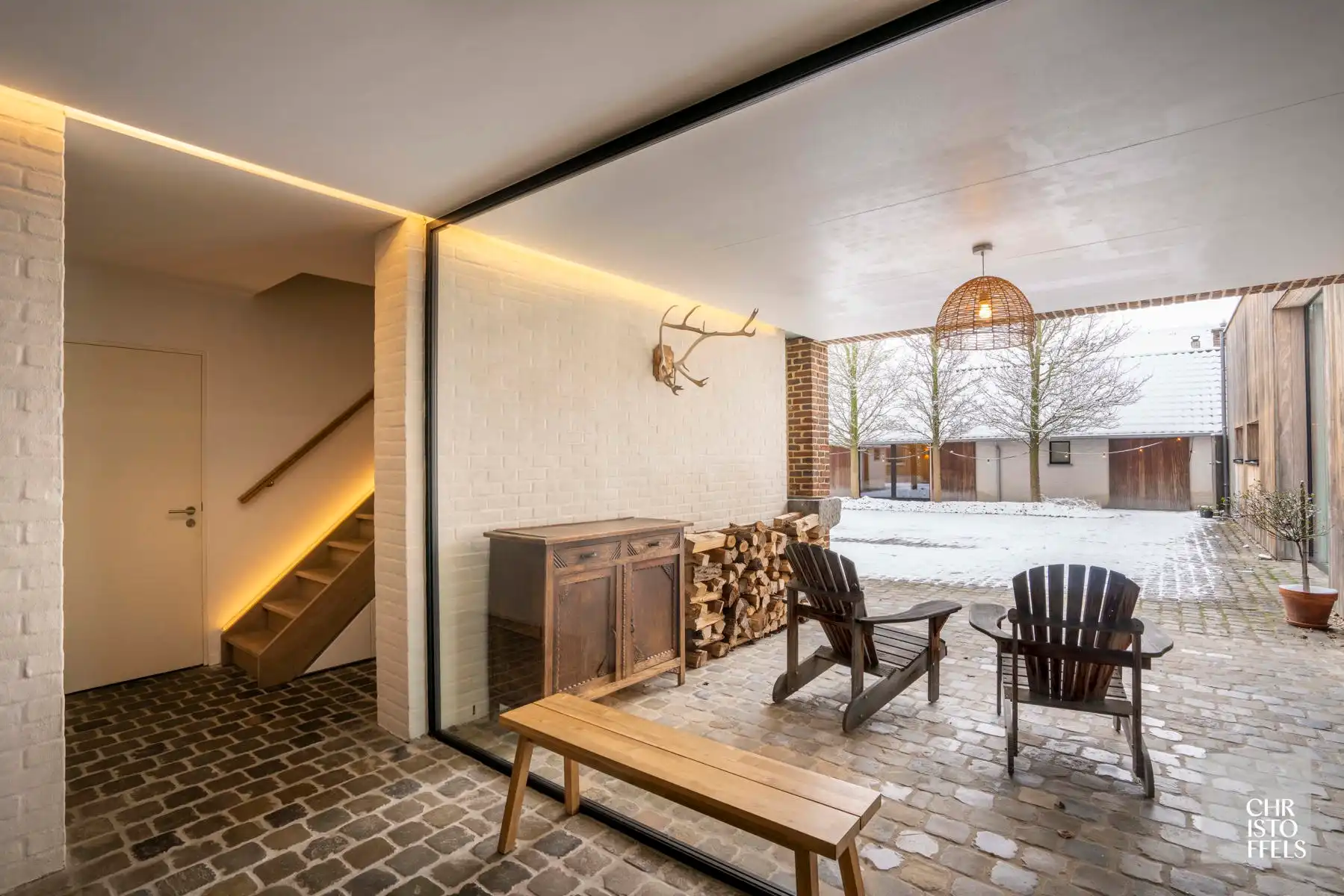 Exclusieve vierkantshoeve met buitenzwembad en vrij uitzicht op perceel van 3.213m² foto 7