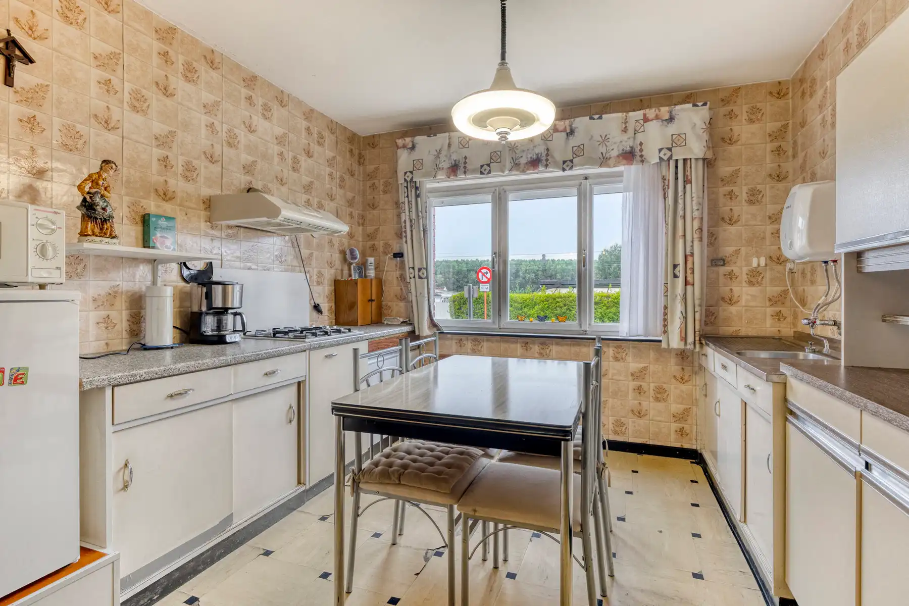 Te renoveren HOB met 3 slpk, garage en veel potentieel foto 8