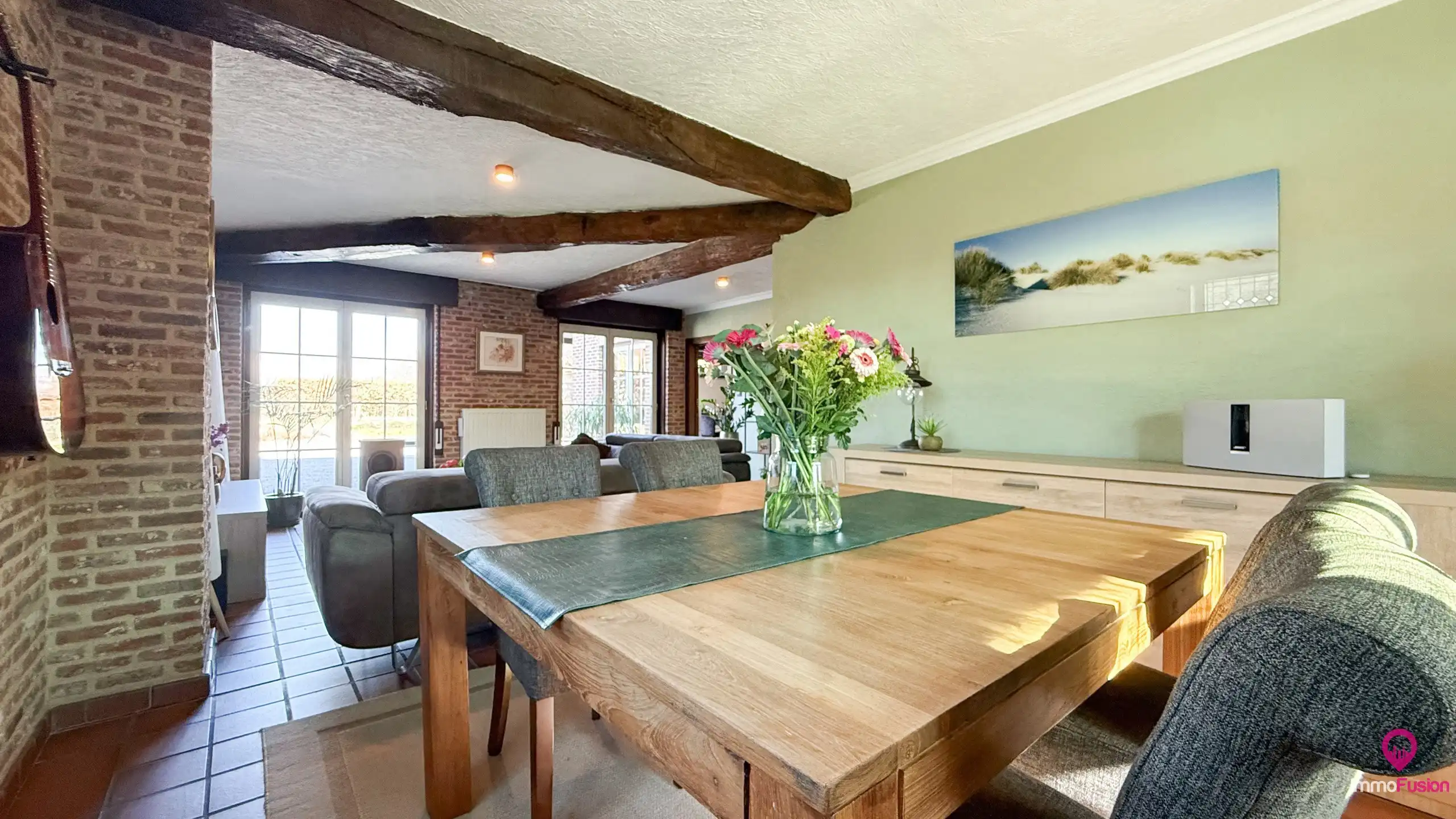 Instapklare gezinswoning met 5slpks, dubbele garage en tuin! foto 8