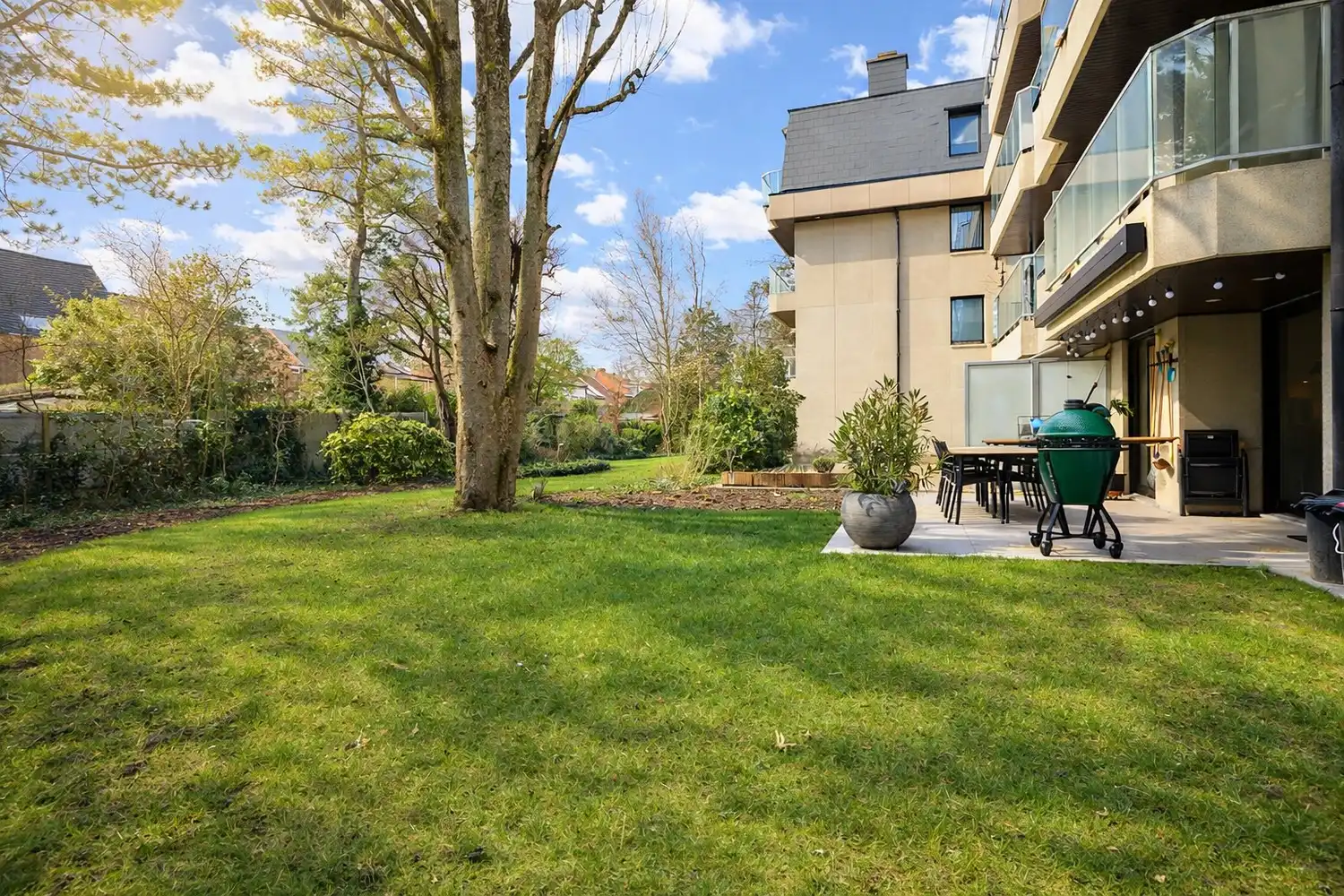 Hoogwaardig gerenoveerd villa-appartement met grote zonnige tuin. foto 7