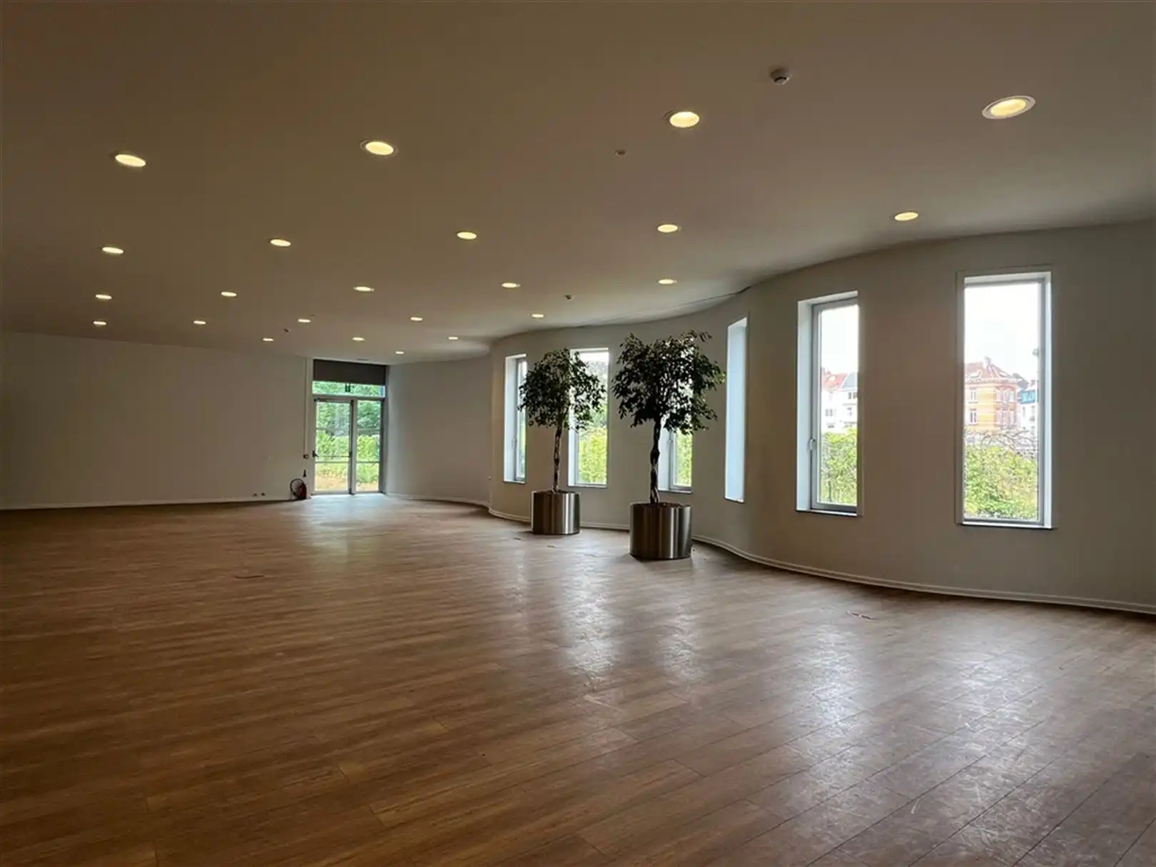 Vernieuwde technieken - Aan op- en afrit Gent Zuid - 815m² of 926m² foto 5