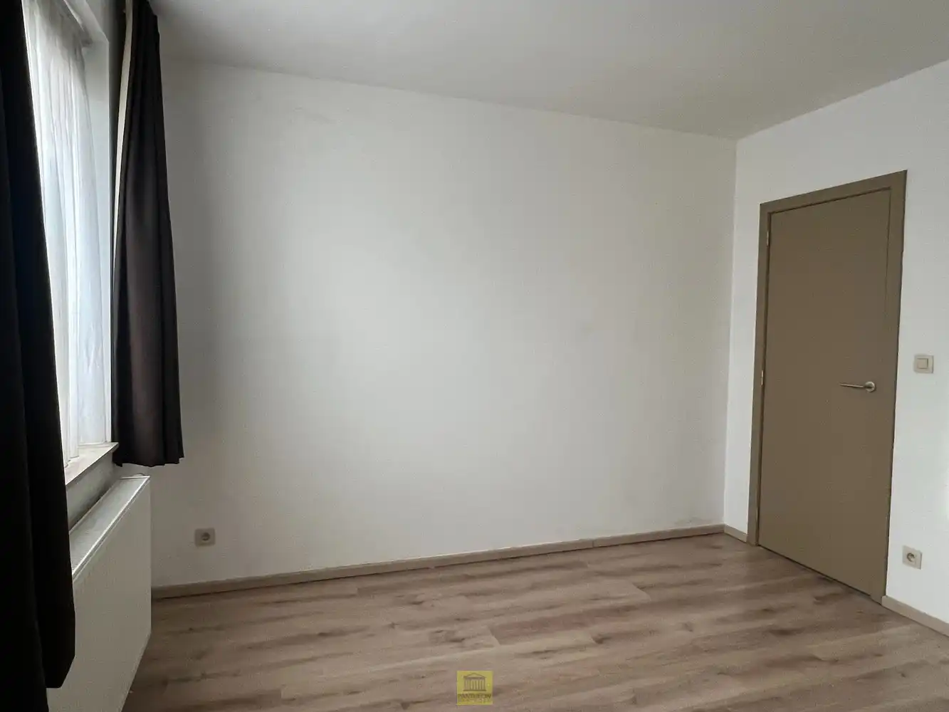Instapklaar gelijkvloers - 2 slaapkamers - Op toplocatie foto 11