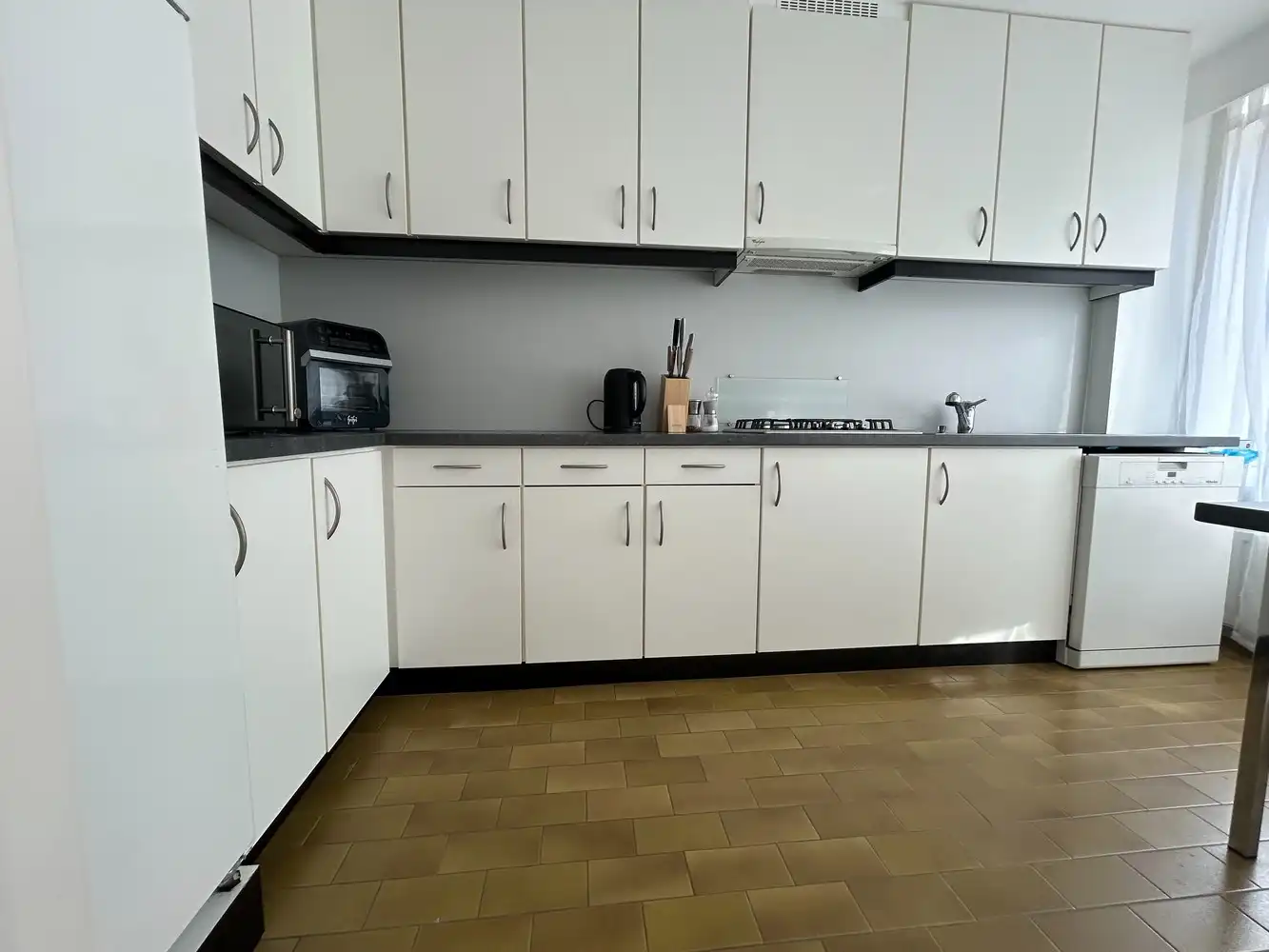 GERENOVEERD APPARTEMENT MET 2 SLAAPKAMERS, BUREAURUIMTE EN TERRAS foto 6
