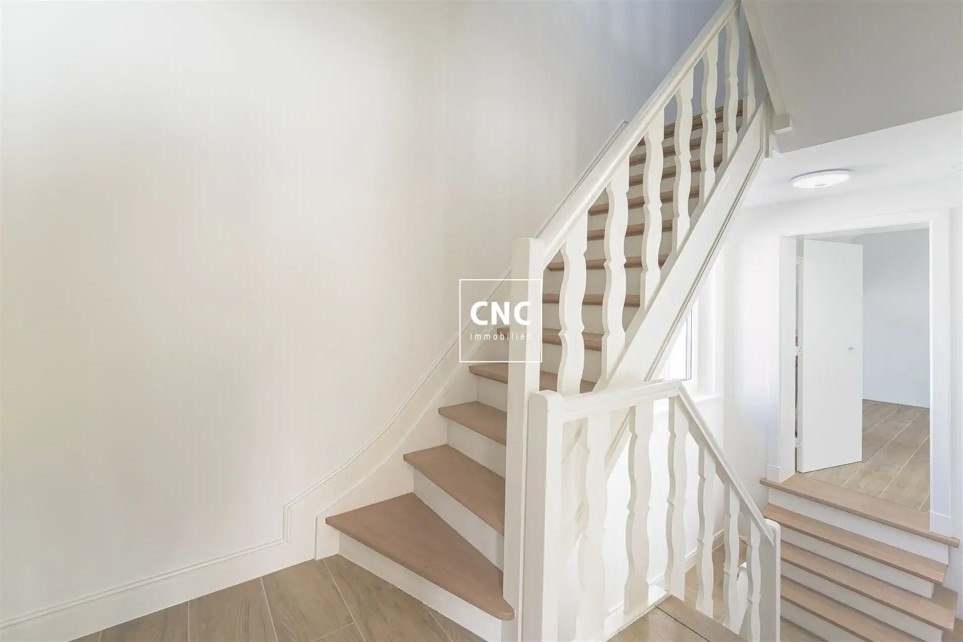 Handelspand met woonst op toplocatie in centrum van Brugge foto 23