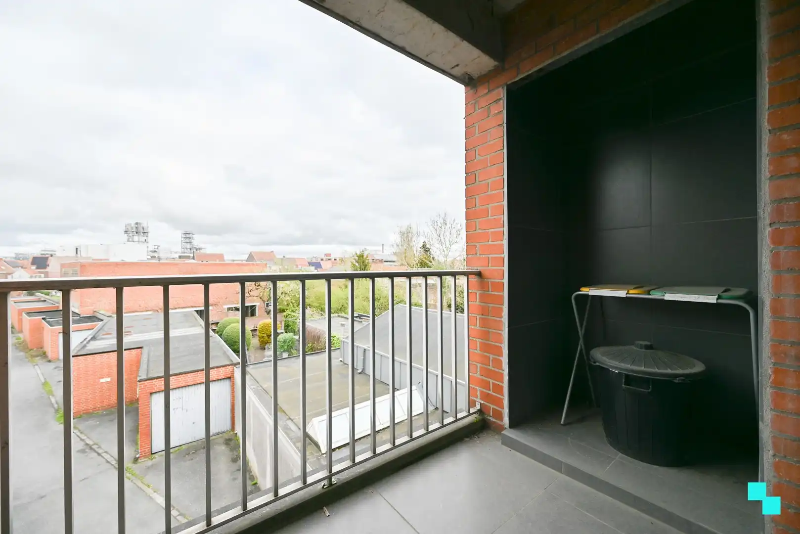 Verrassend ruim en compleet gerenoveerd appartement in hartje Izegem foto 17