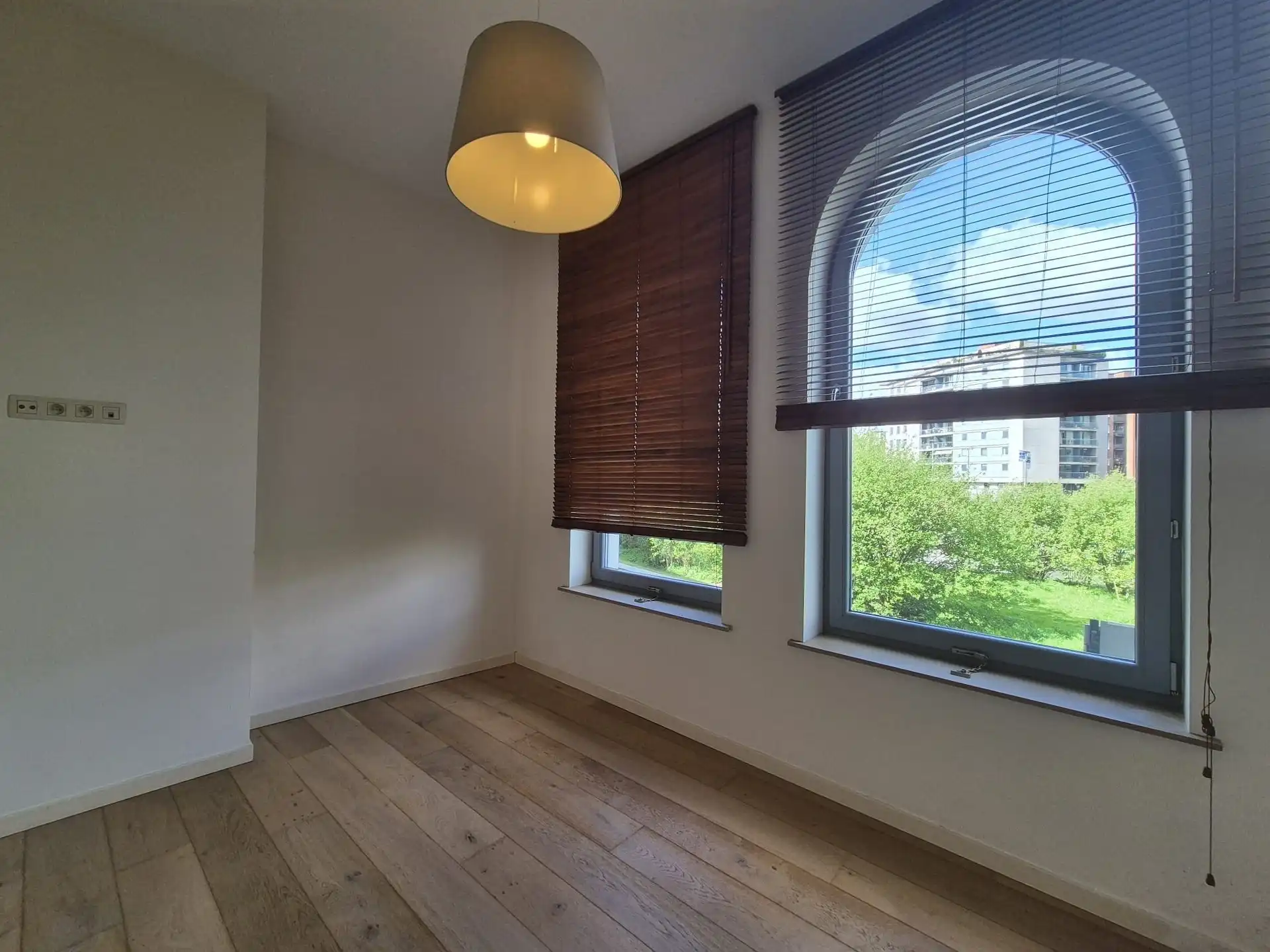 Verrassend ruim gelegen appartment met zicht op het water.  foto 18