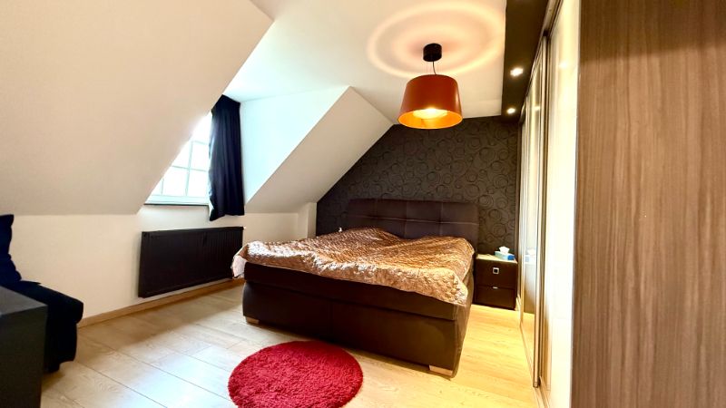 Charmante woning in fermettestijl met drie slaapkamers en mooie tuin foto 10
