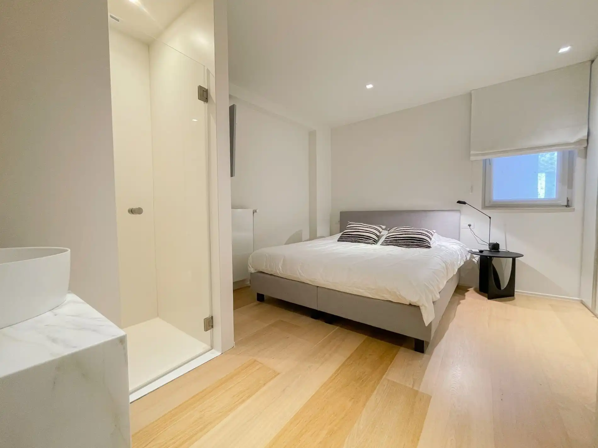 Appartement met zijdelings zeezicht en een ruim zuidwest gericht terras. foto 11