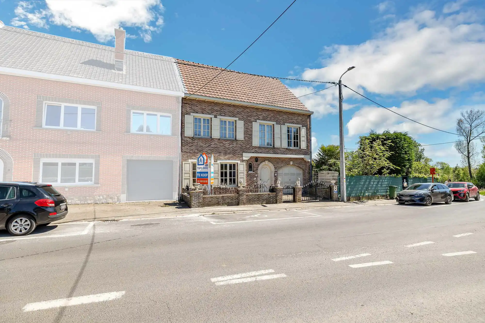 Karaktervolle gezinswoning met bouwgrond en veel potentieel foto {{pictureIndex}}