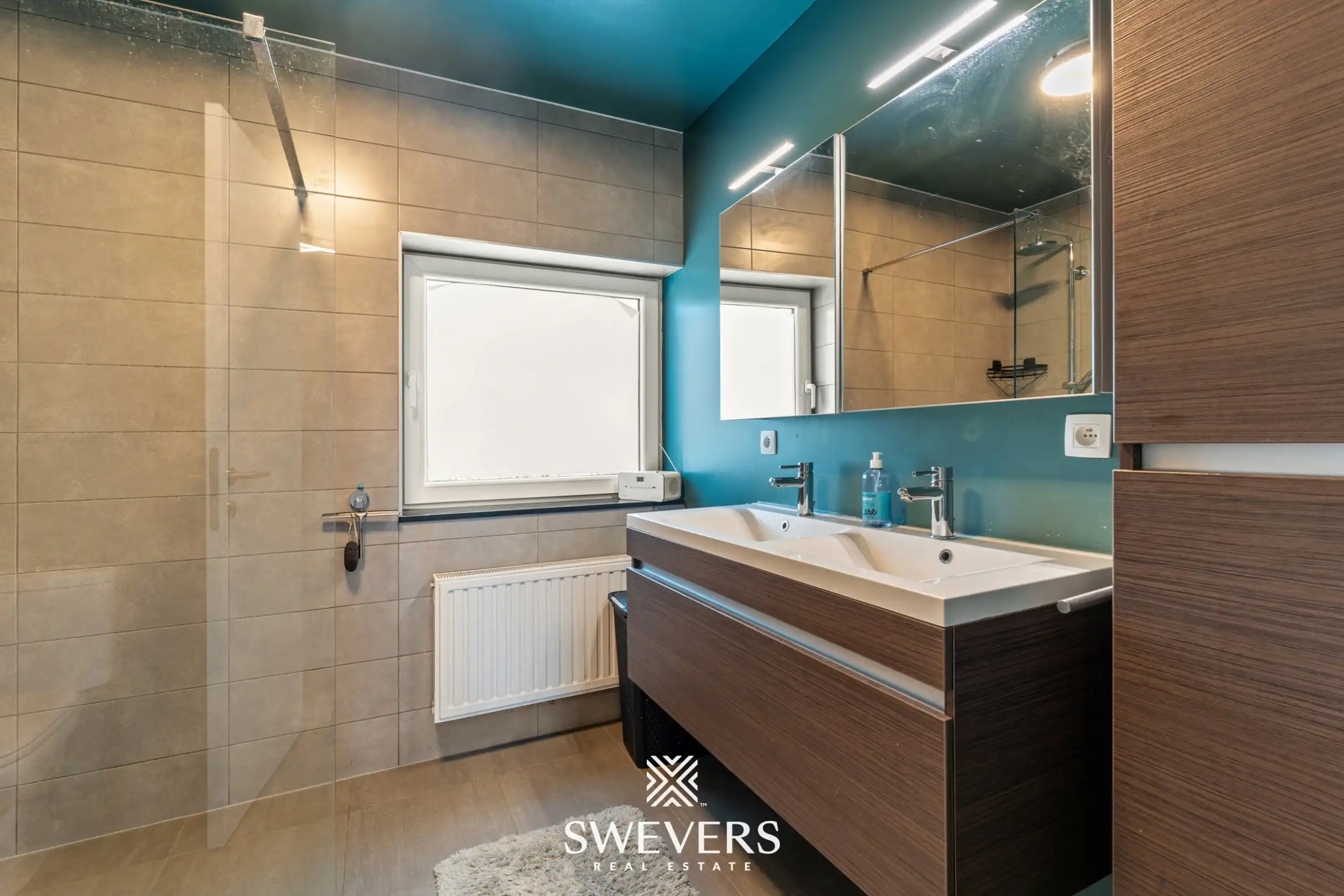 Gezinswoning met drie slaapkamers op toplocatie foto 15