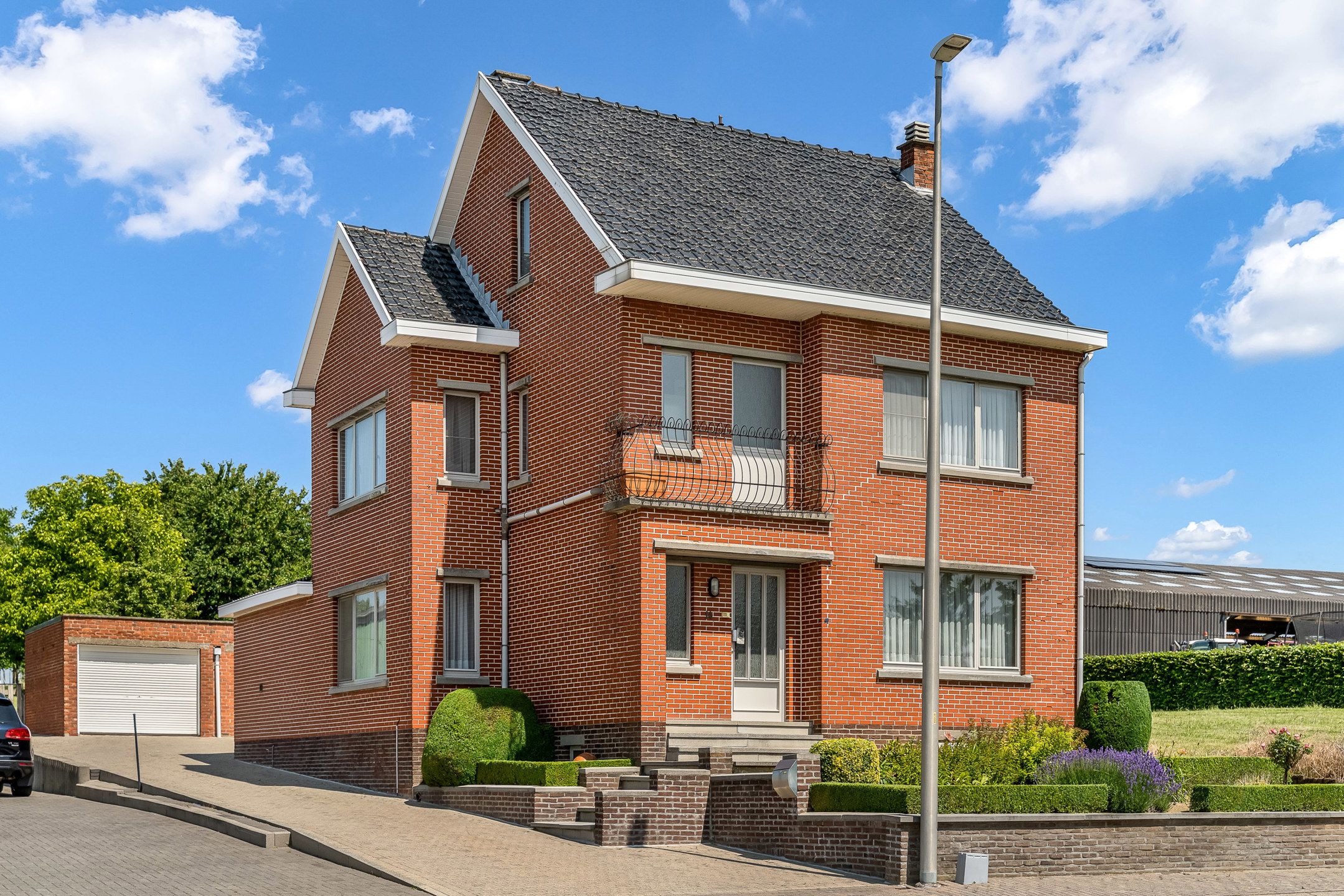 Hoofdfoto van de publicatie: Vrijstaande woning met garage op 8a11ca te Mal