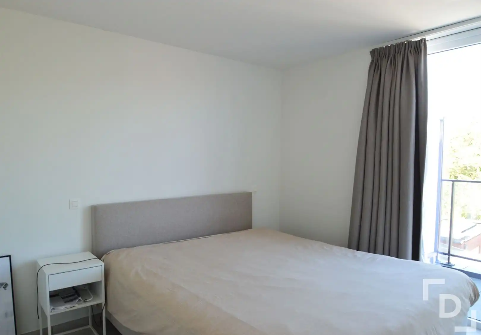 Lichtrijk appartement met carport en berging foto 7