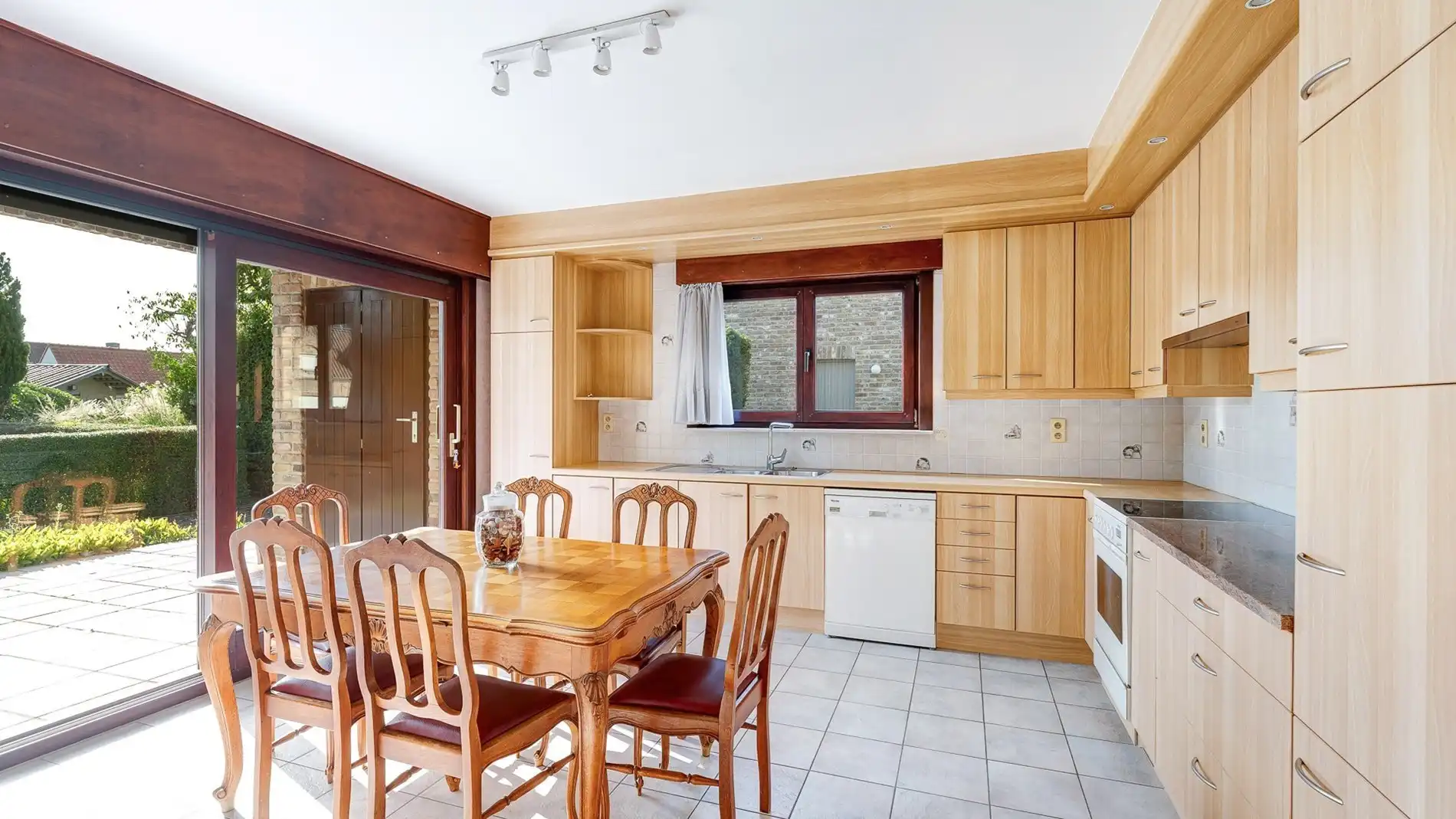 Grote alleenstaande villa te Dudzele foto 9