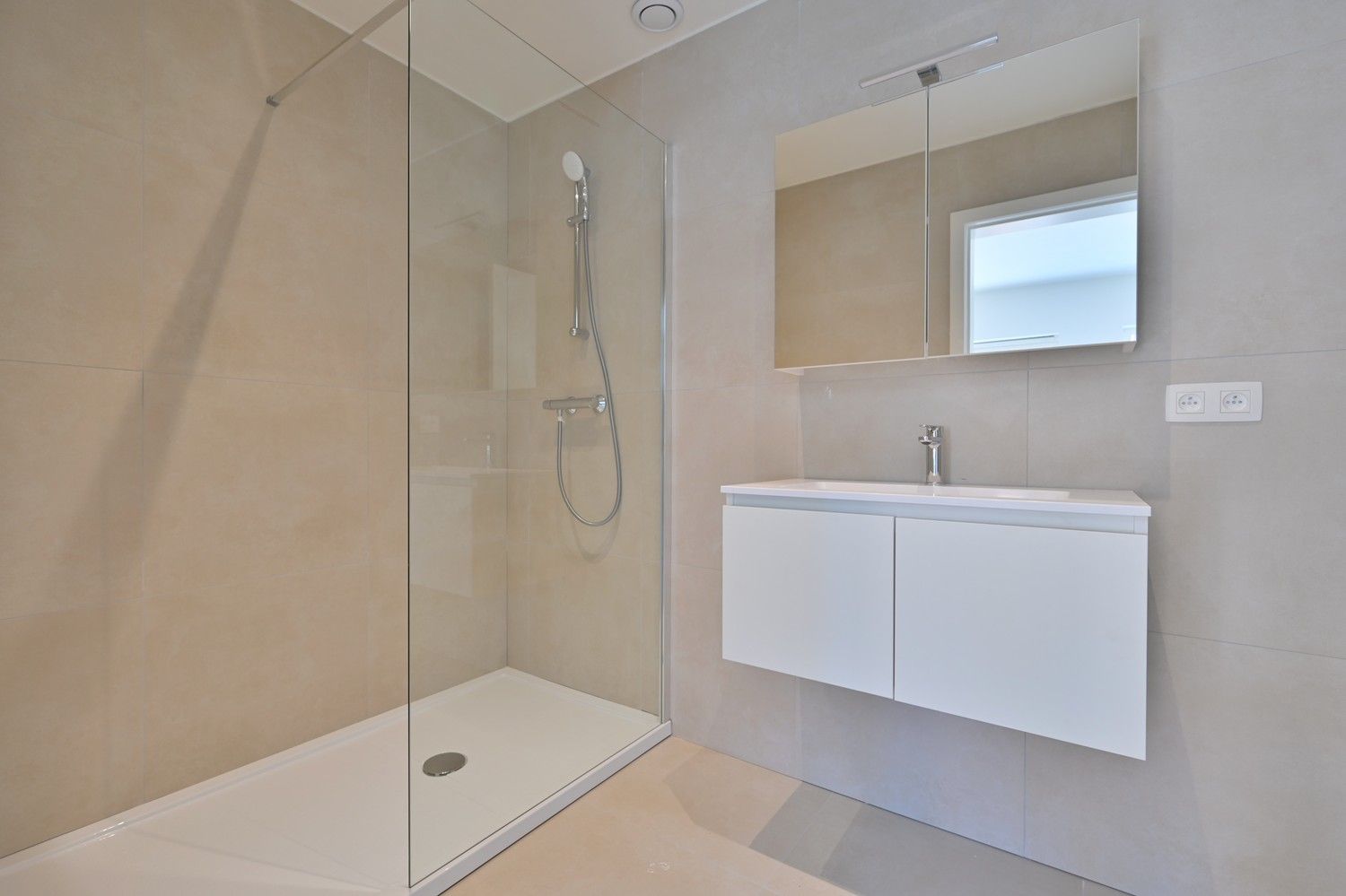 Nieuw appartement van ± 130 m² met 2 slaapkamer in bestaande residentie, gelegen in het historische centrum van Maaseik foto 15