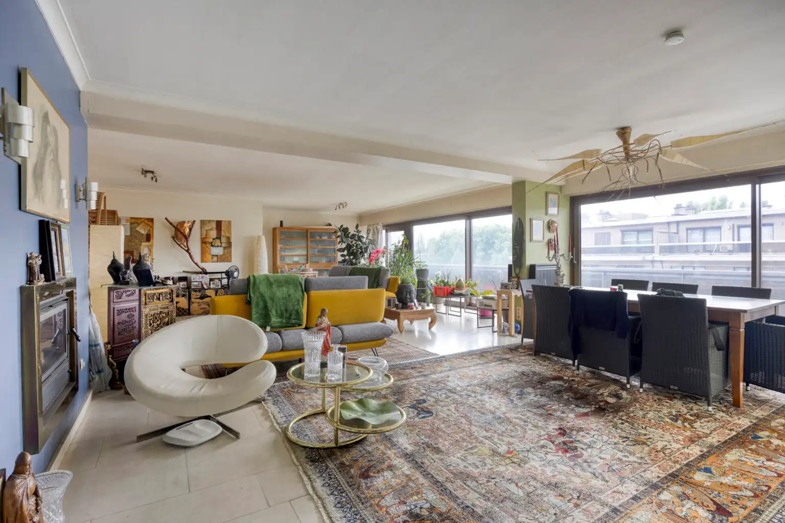 Ruim 3-slaapkamerappartement met garage  foto 4