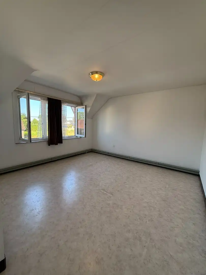 Ruime woning met 2 slaapkamers, veranda en volledig omheinde tuin te Heppen foto 26