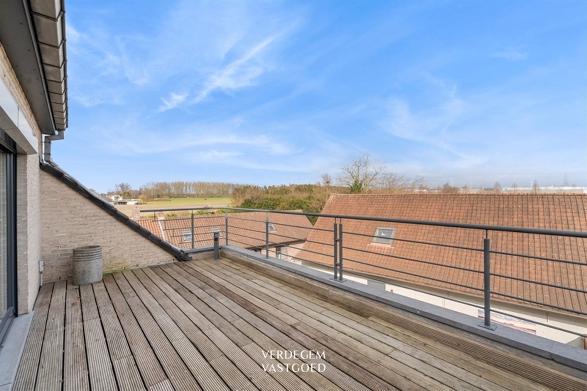Ruim dakappartement met 2 slaapkamers en groot terras foto 14