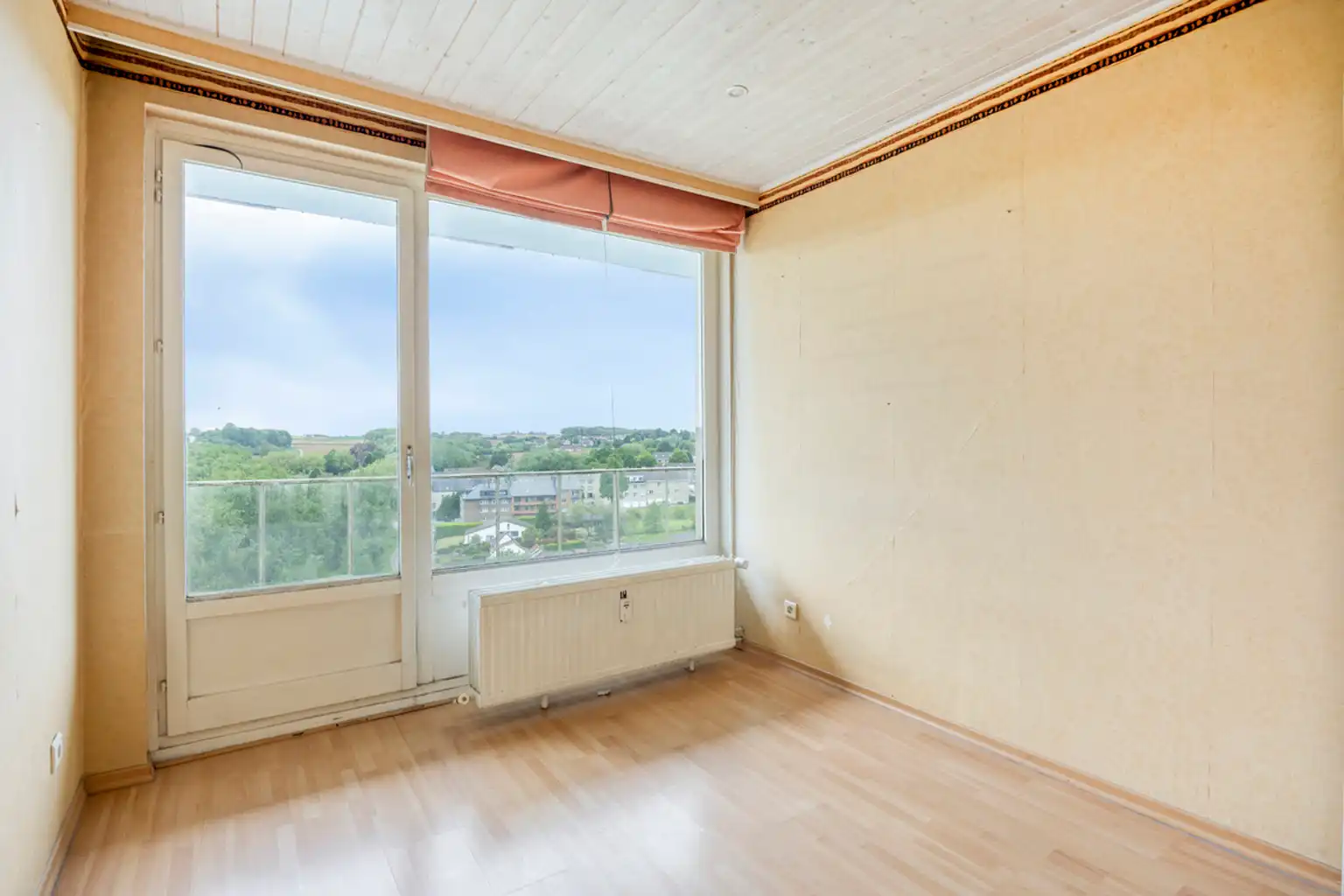 Lichtrijk appartement met open zicht, op te frissen foto 13