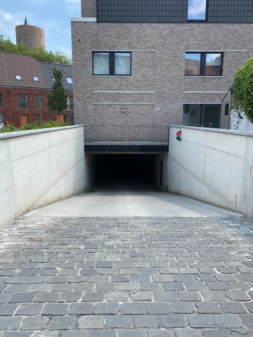 GARAGE/PARKING te BRUGGE foto 4