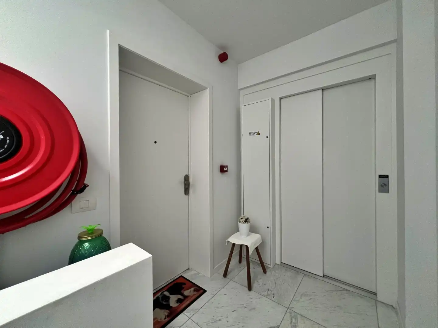 Recent 2-slaapkamer appartement met verschillende terrassen, een kelderberging en een parkeerplaats foto 17