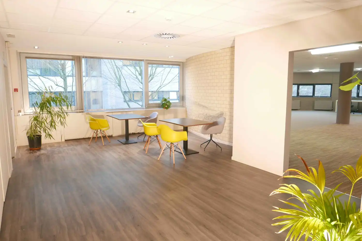 215m² kantoorruimte foto 2