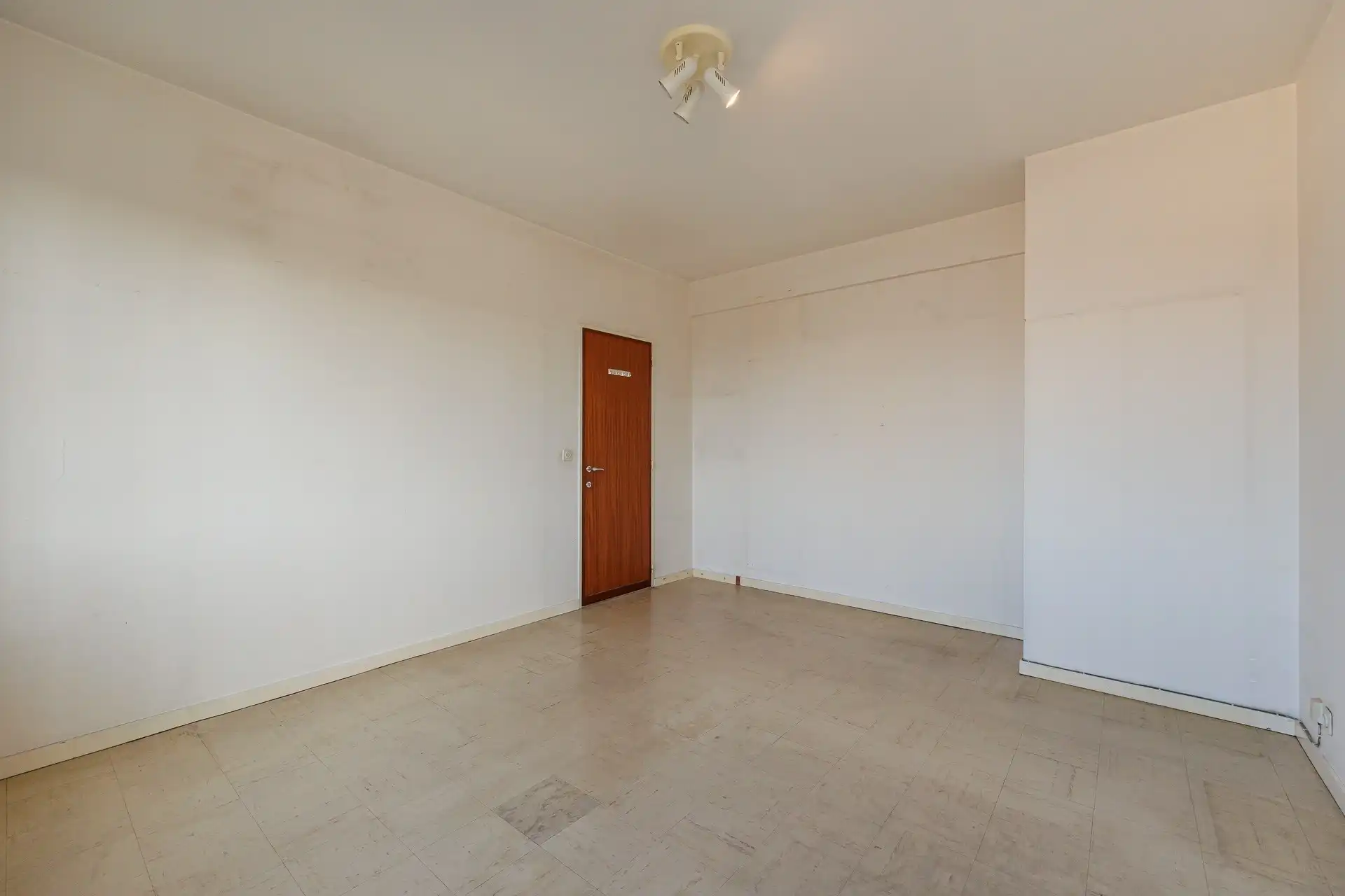 Lichtrijk appartement met garage nabij park Ertbrugge foto 20