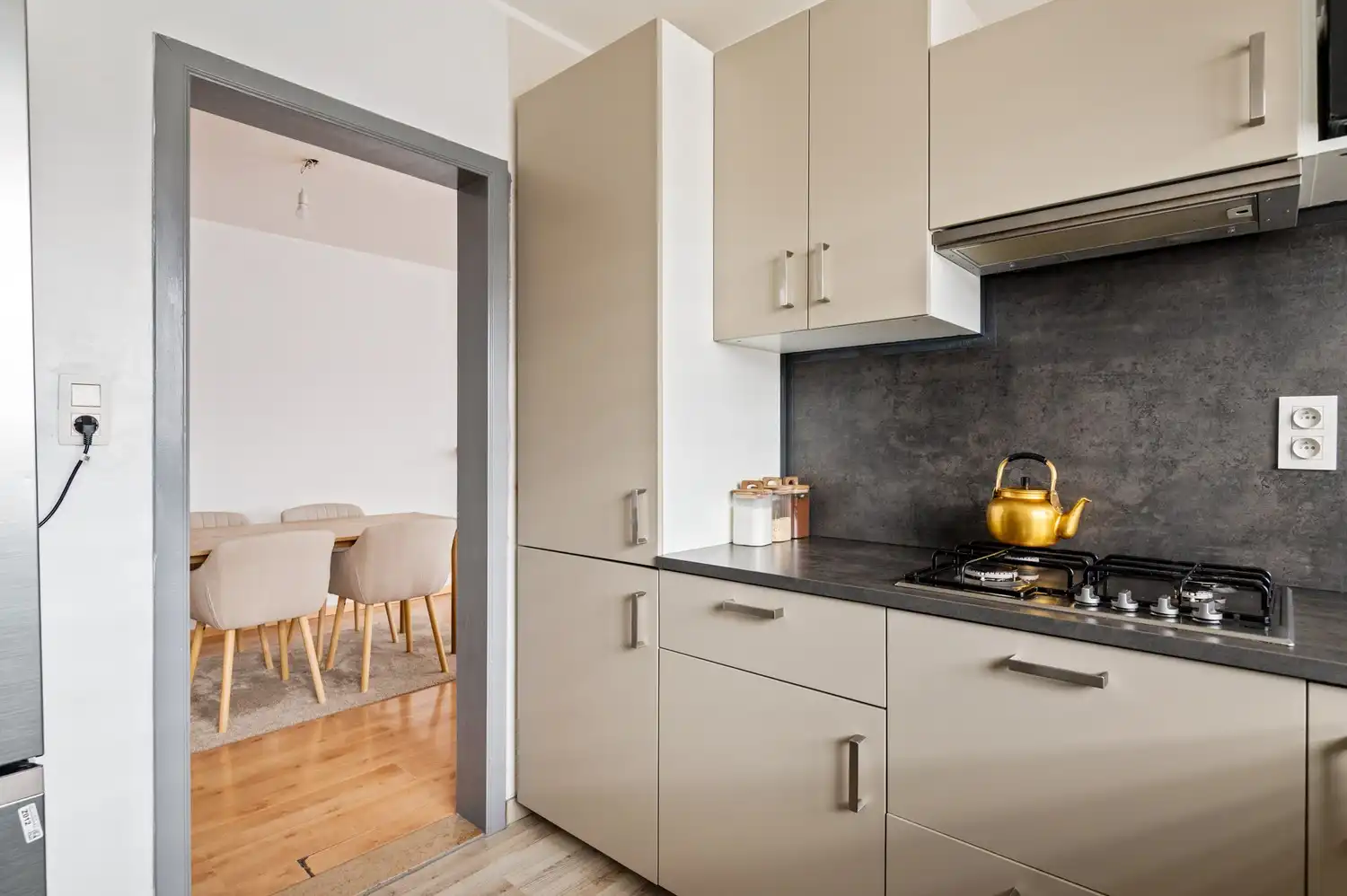 Appartement met 2 slaapkamers en 2 garages in de Unitas Wijk! foto 11