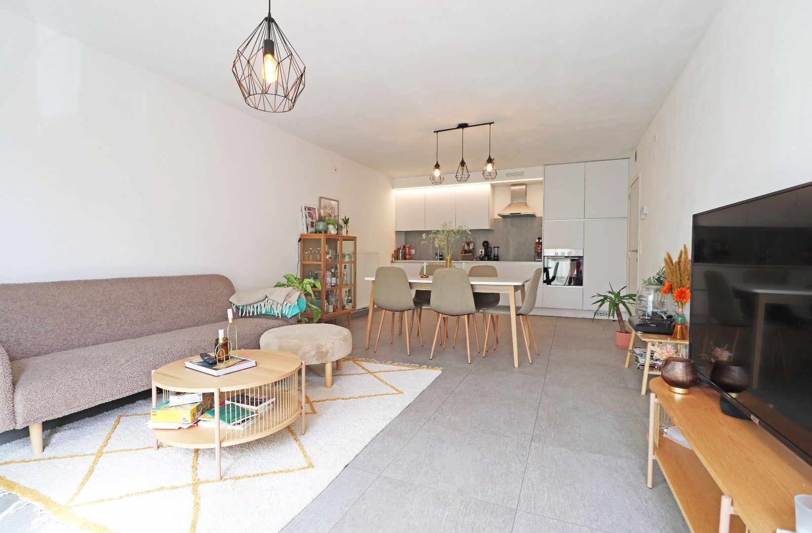 Hedendaags appartement met garage foto 2