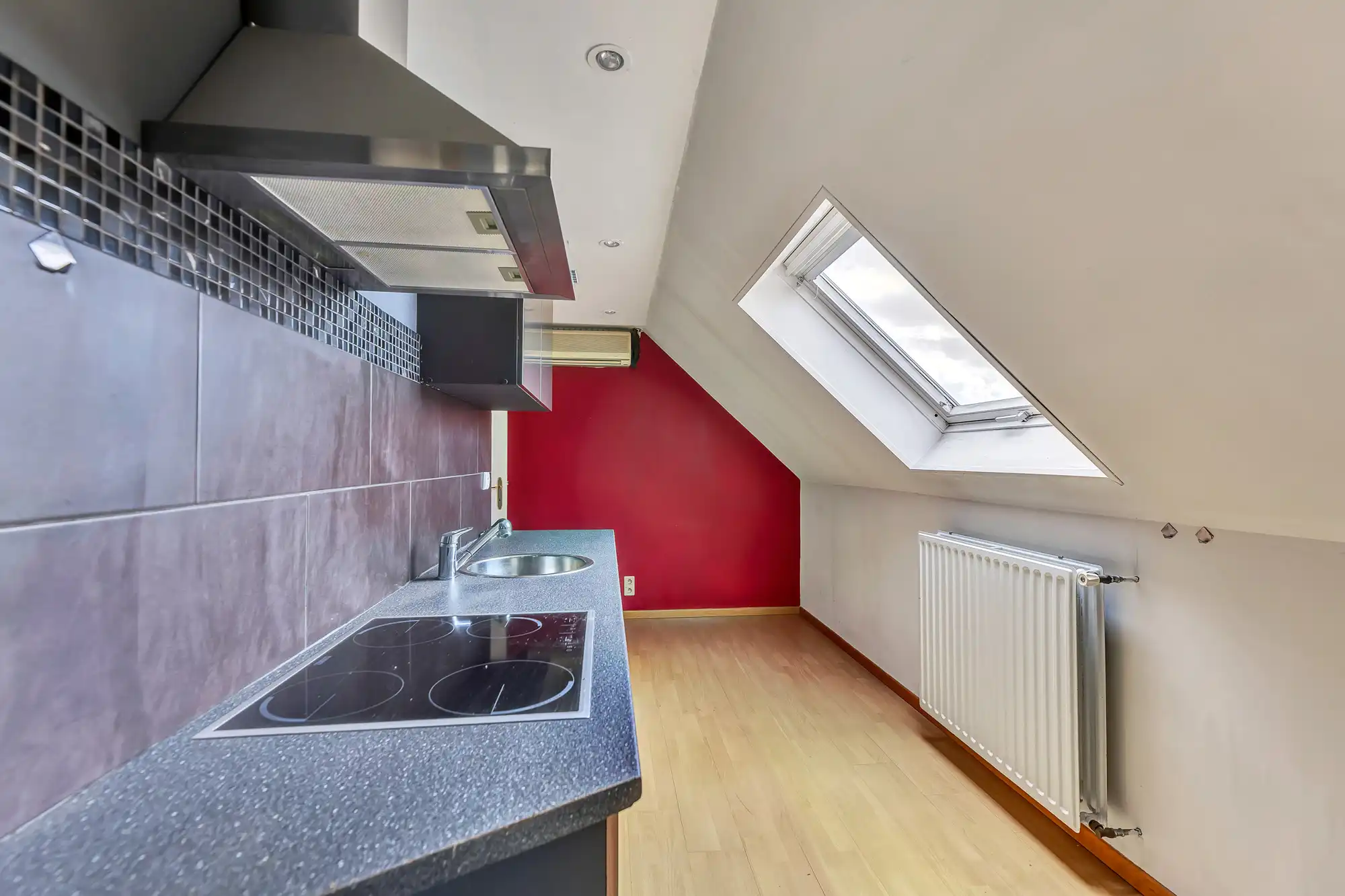 Te renoveren woning op uitzonderlijk perceel! foto 14