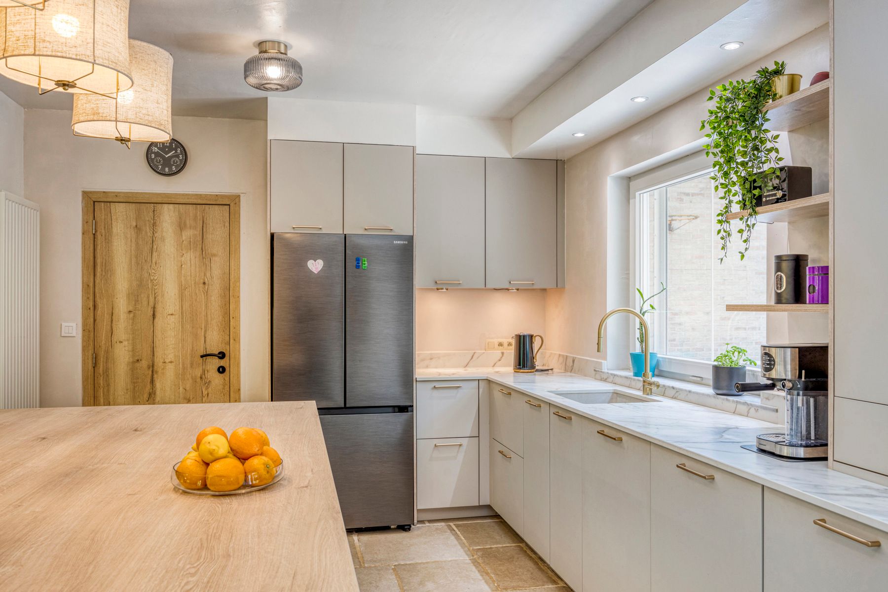 Zeer ruime gerenoveerde woning (± 398 m²) op een perceel van ± 60 are in het prestigieuze Bois de Strihoux foto 10