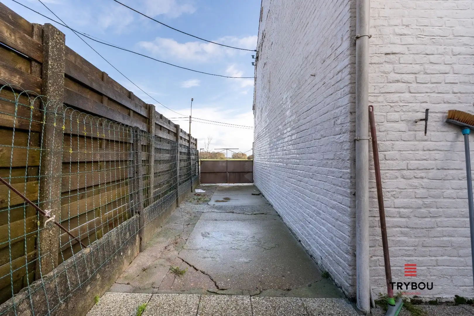 Te renoveren halfopen woning op ruim perceel van 1422m² in Brielen foto 14